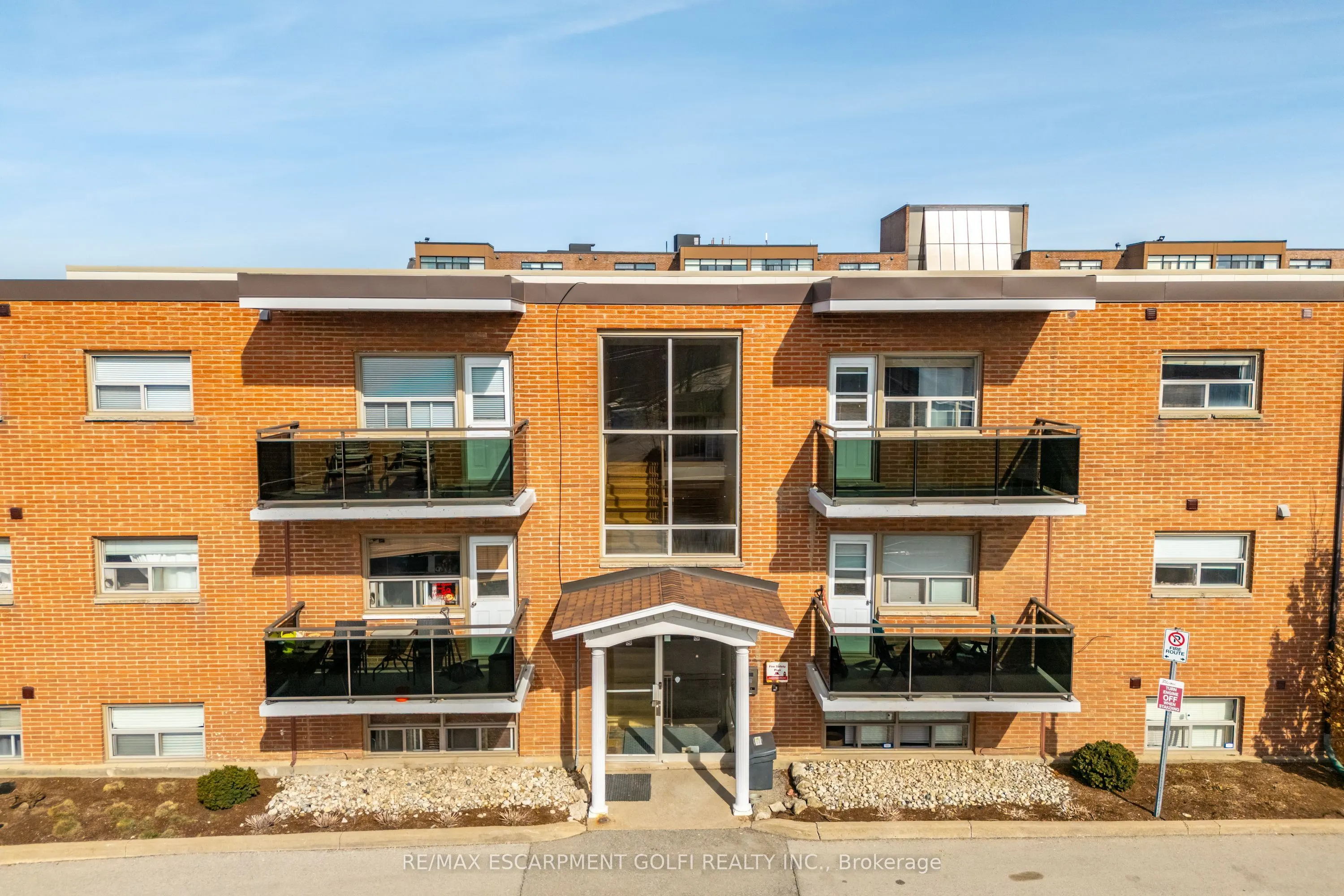 264 Oakdale Avenue, #102