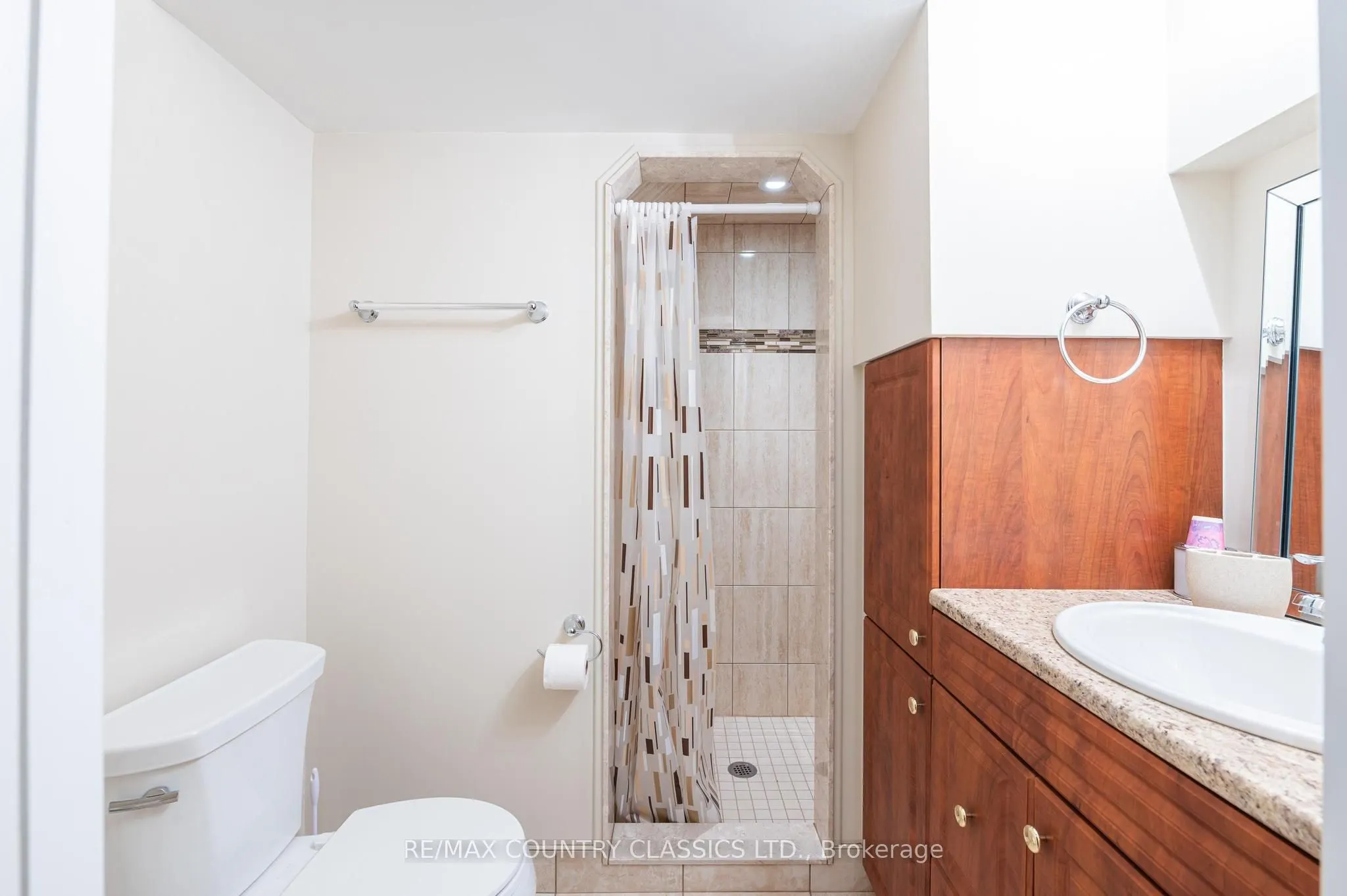 1579 Anstruther Lake Road, #1