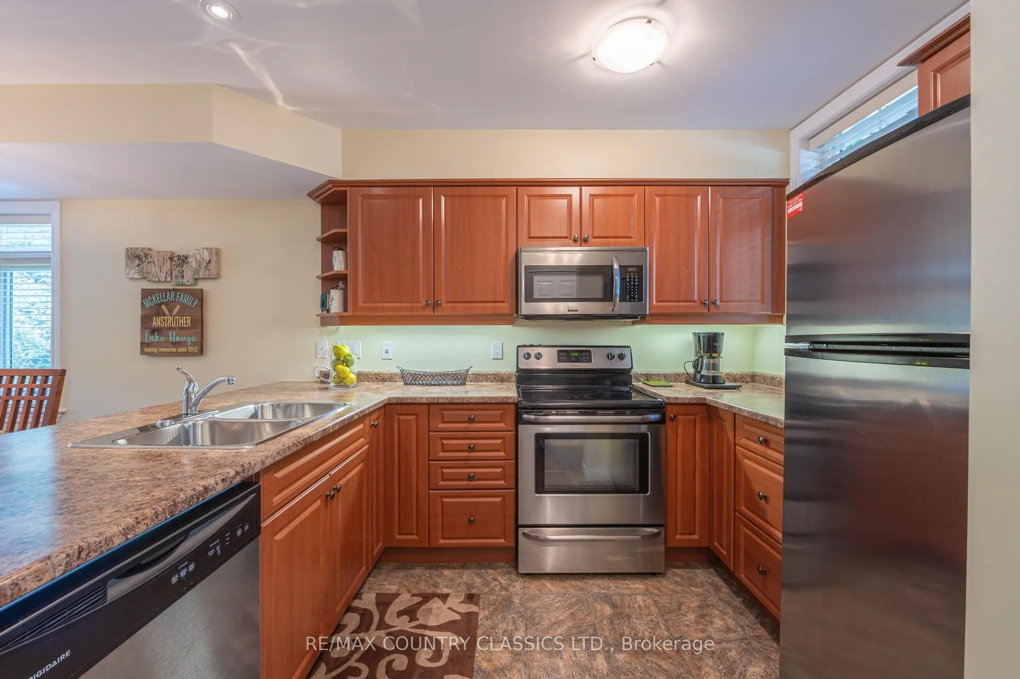 1579 Anstruther Lake Road, #1
