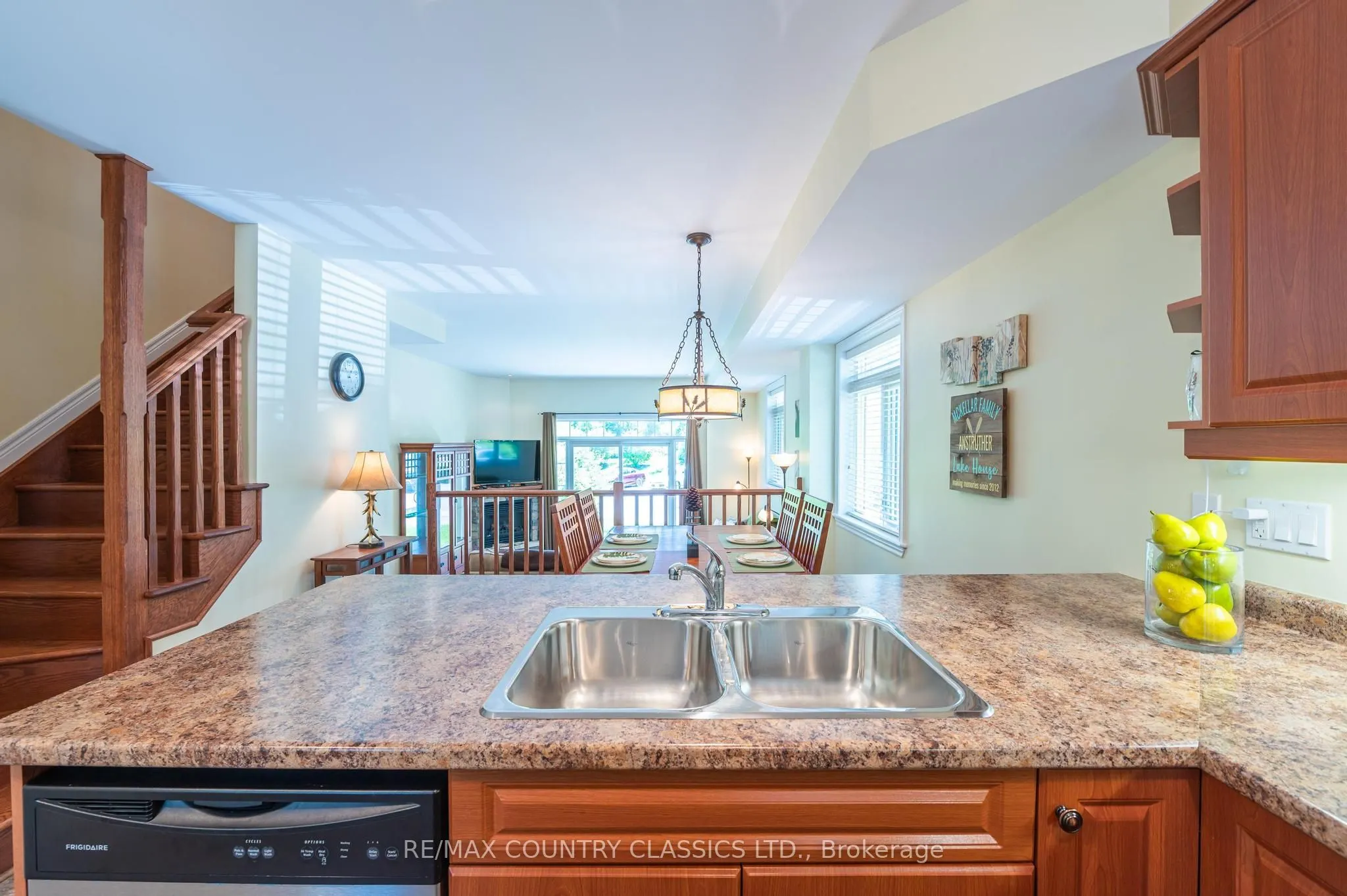 1579 Anstruther Lake Road, #1