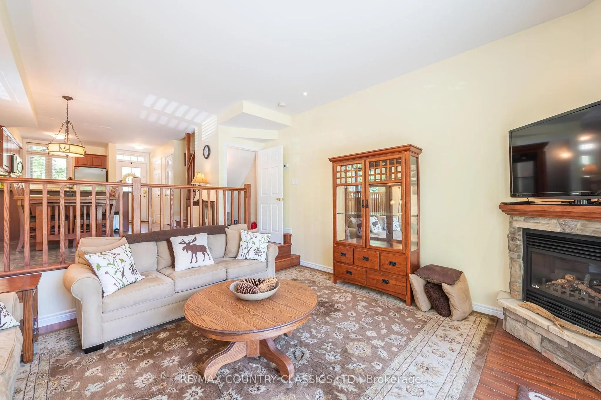 1579 Anstruther Lake Road, #1