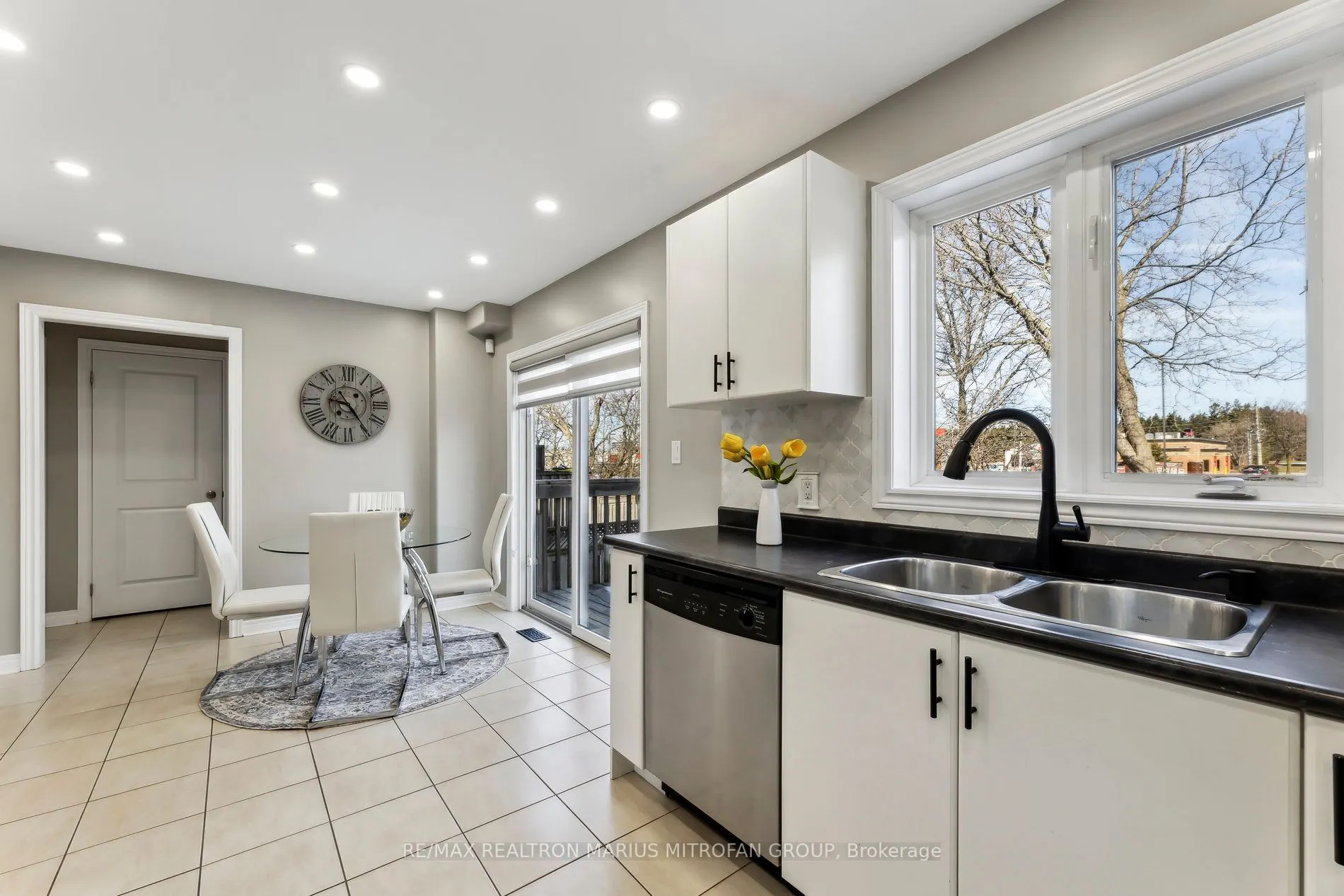 22 Fallingbrook Crescent