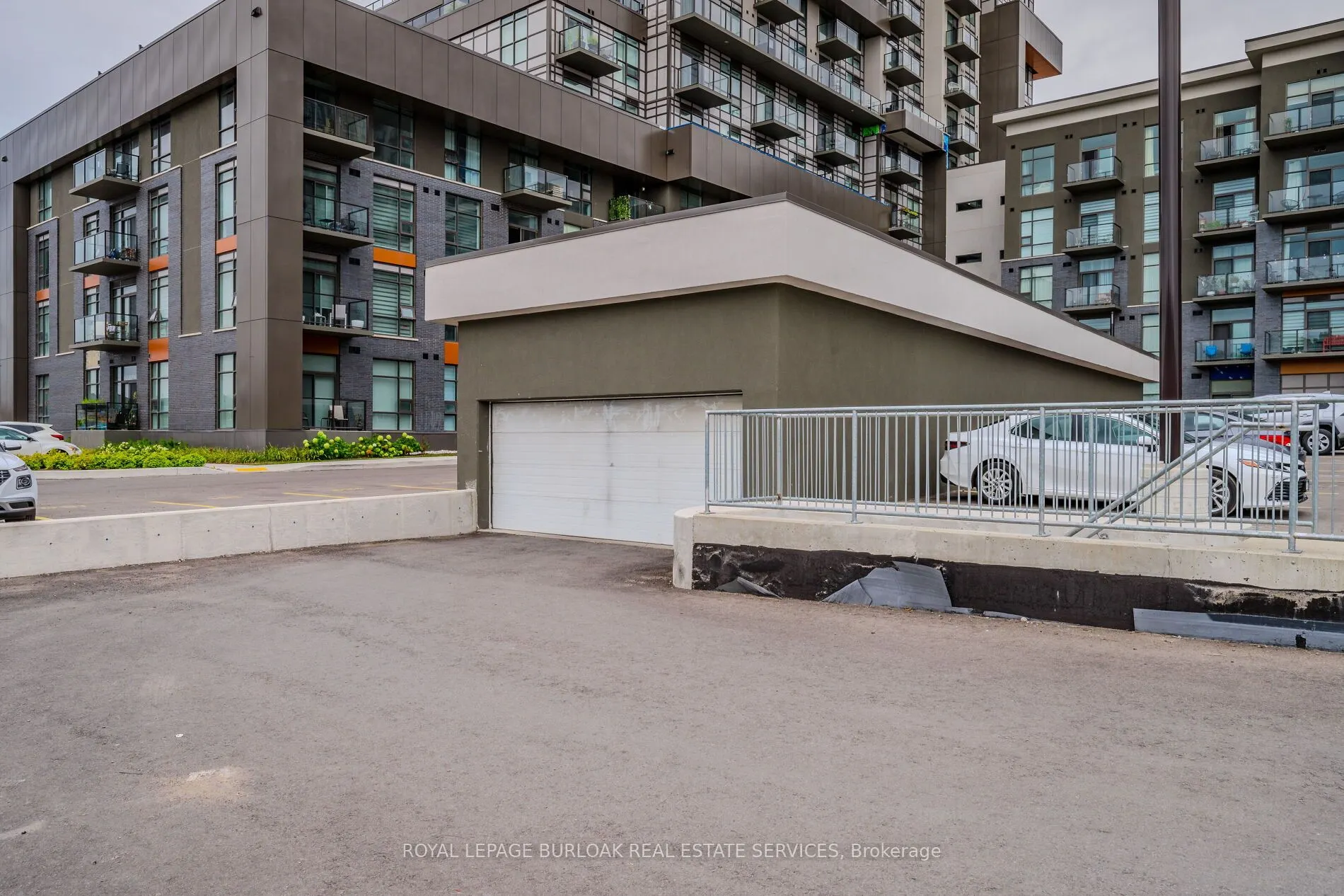 460 Dundas Street E, #319