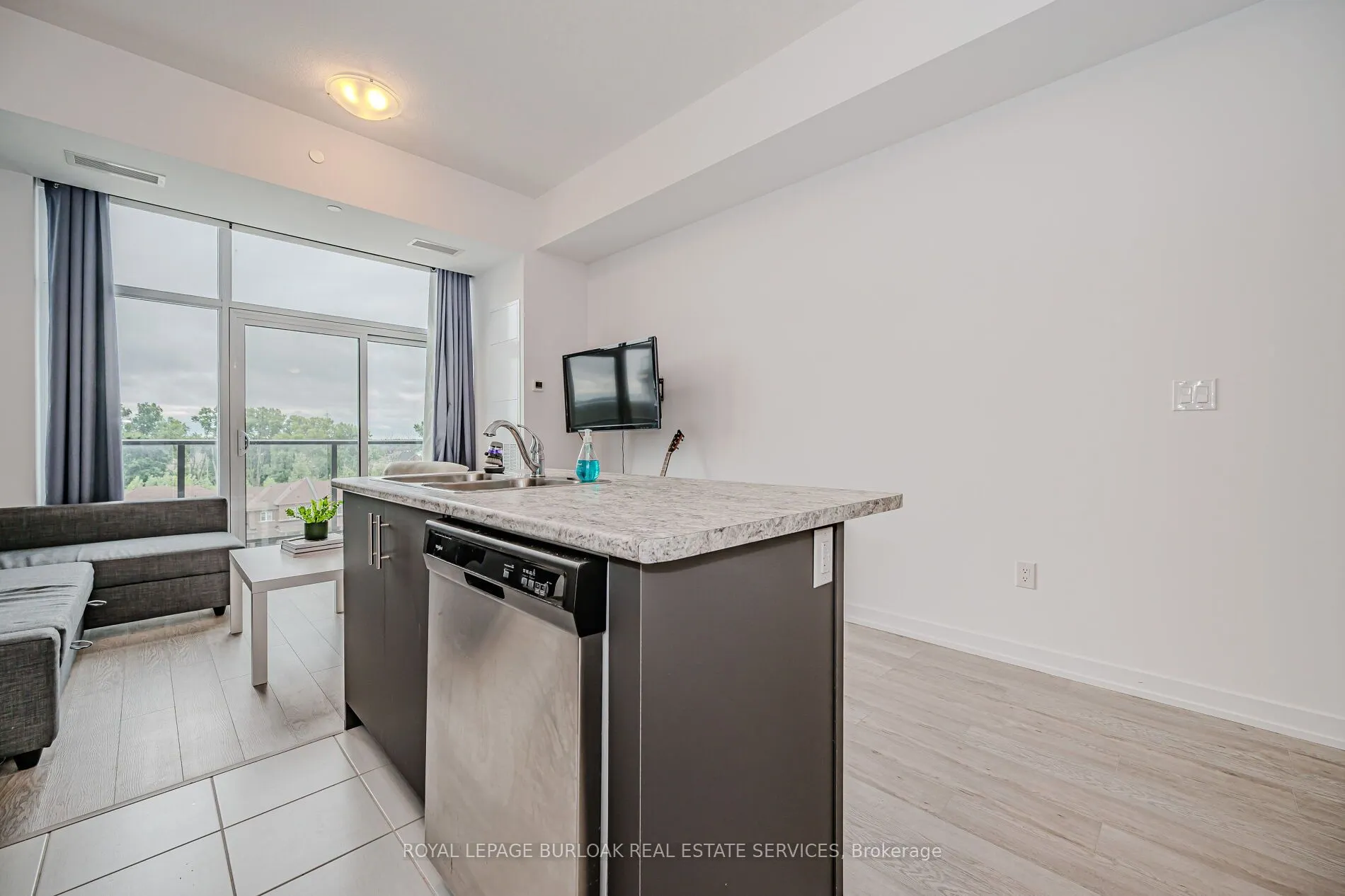 460 Dundas Street E, #319