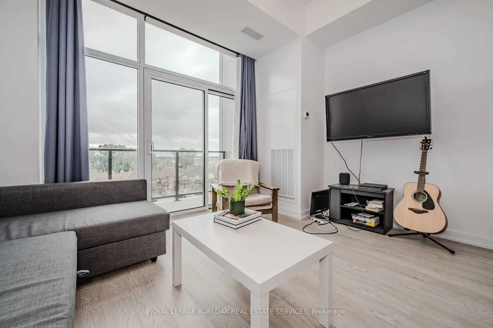 460 Dundas Street E, #319