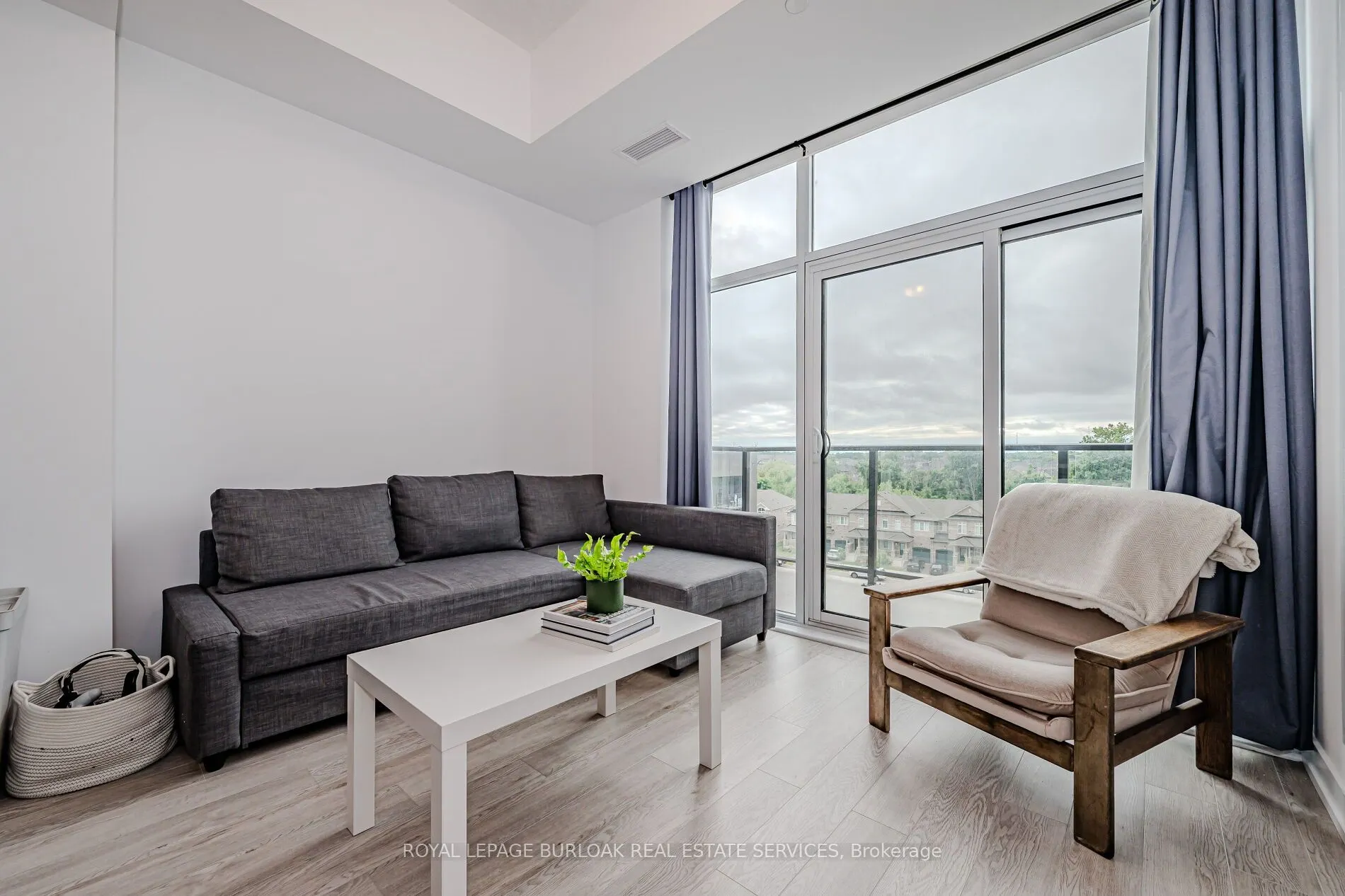 460 Dundas Street E, #319