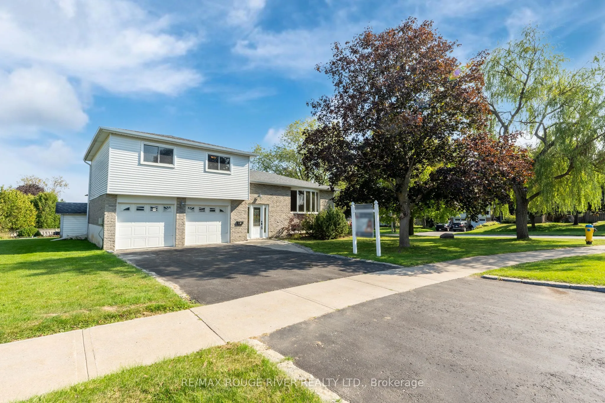 1 Applewood Crescent