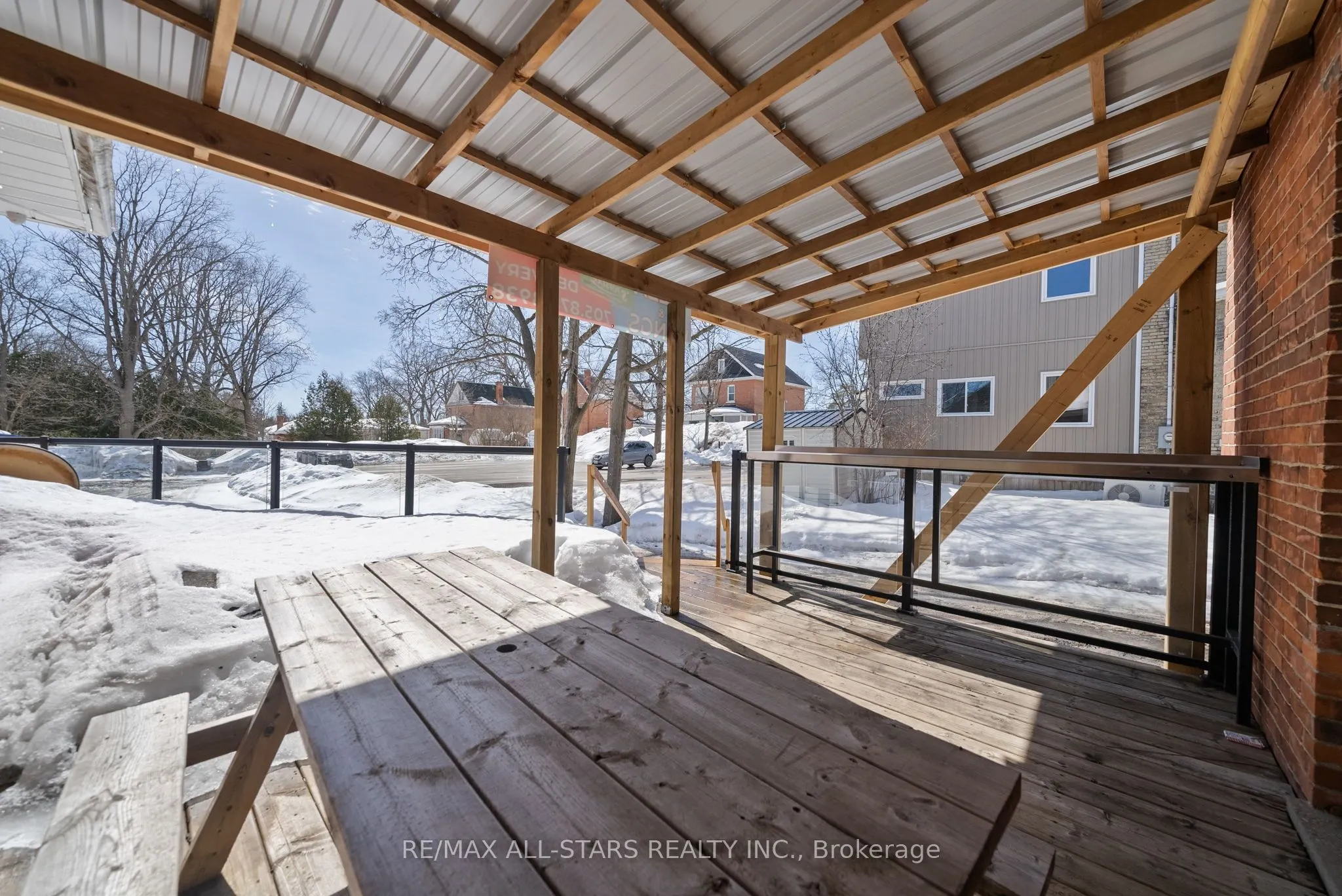 259 Kent Street W