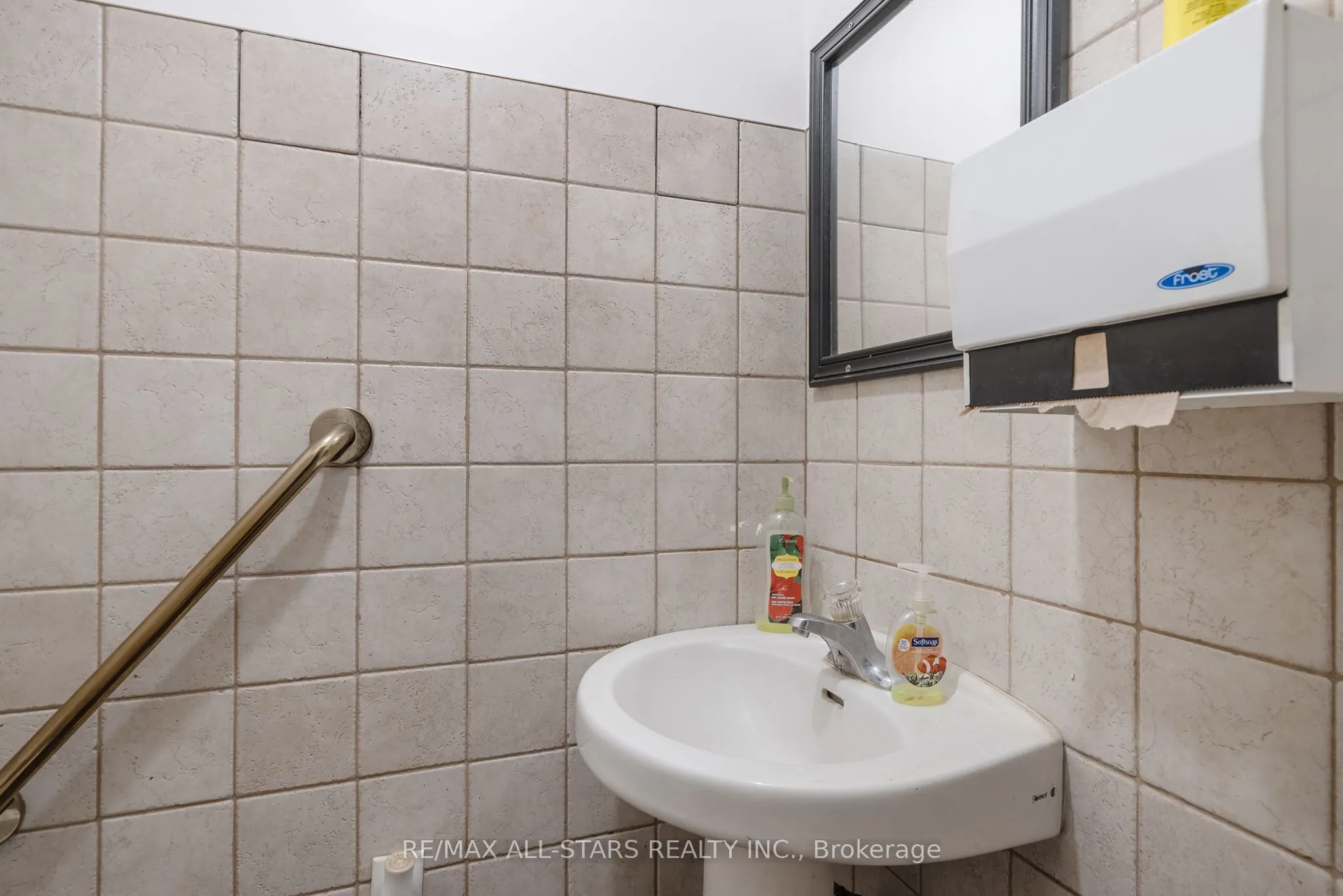 259 Kent Street W