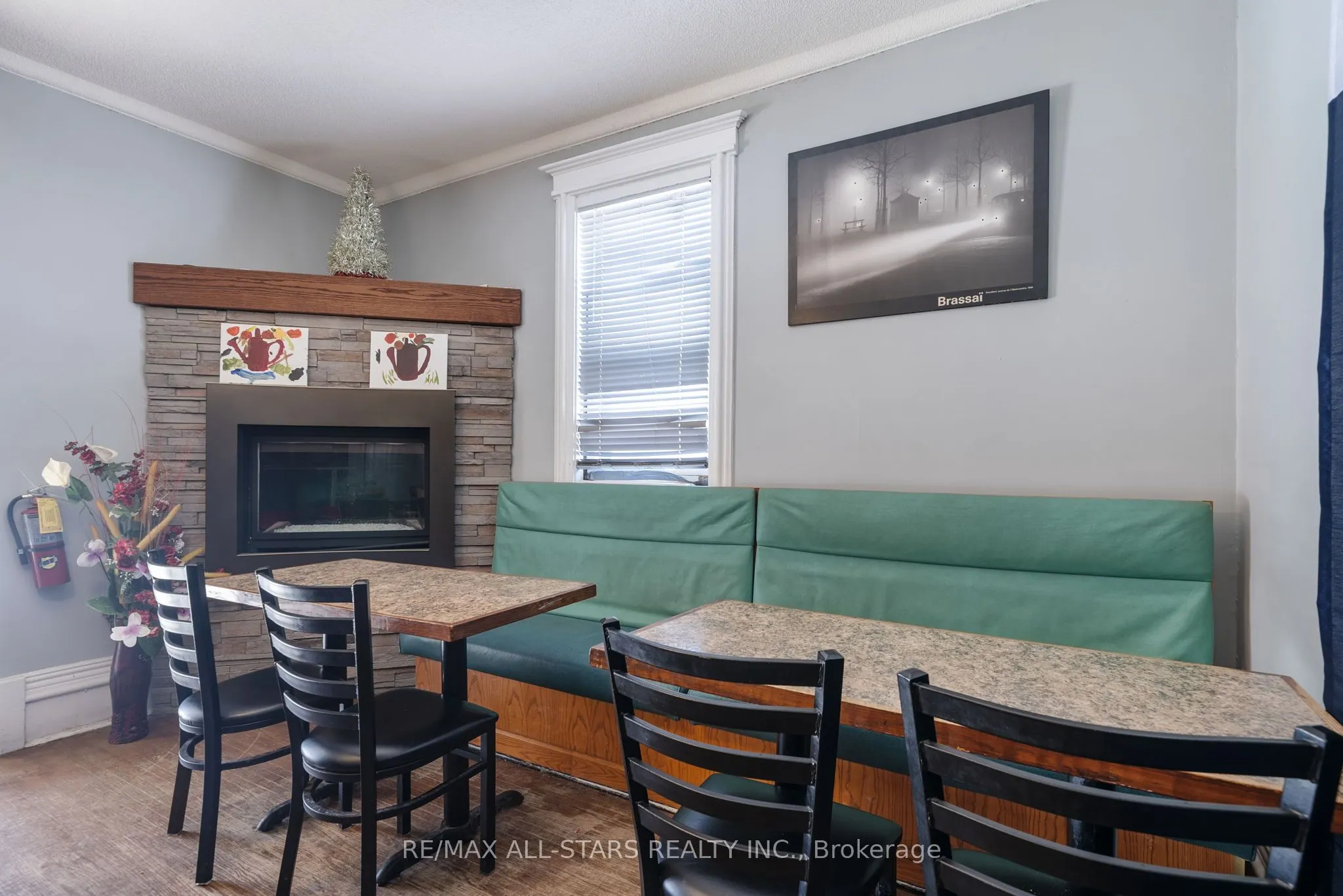 259 Kent Street W