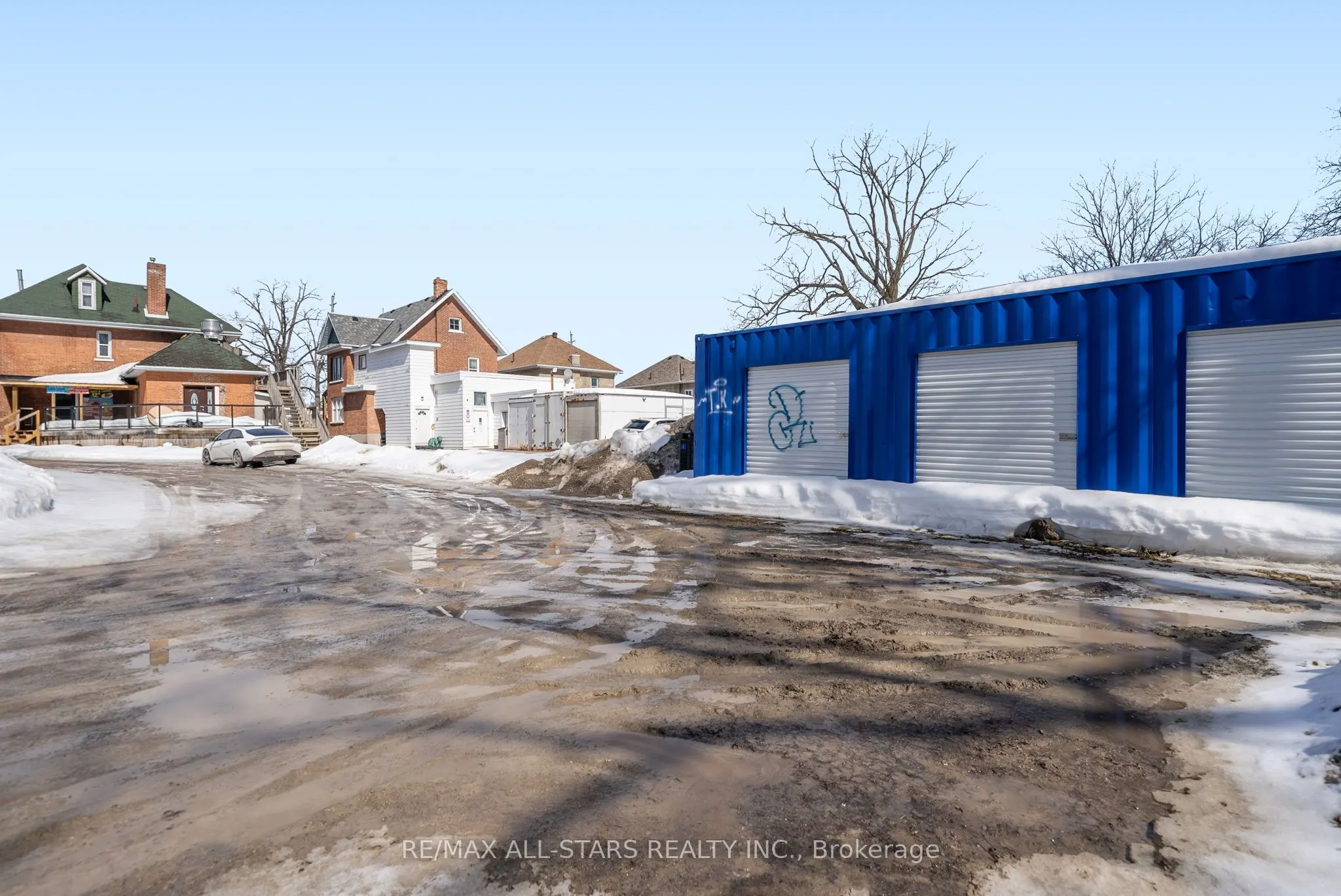 259 Kent Street W