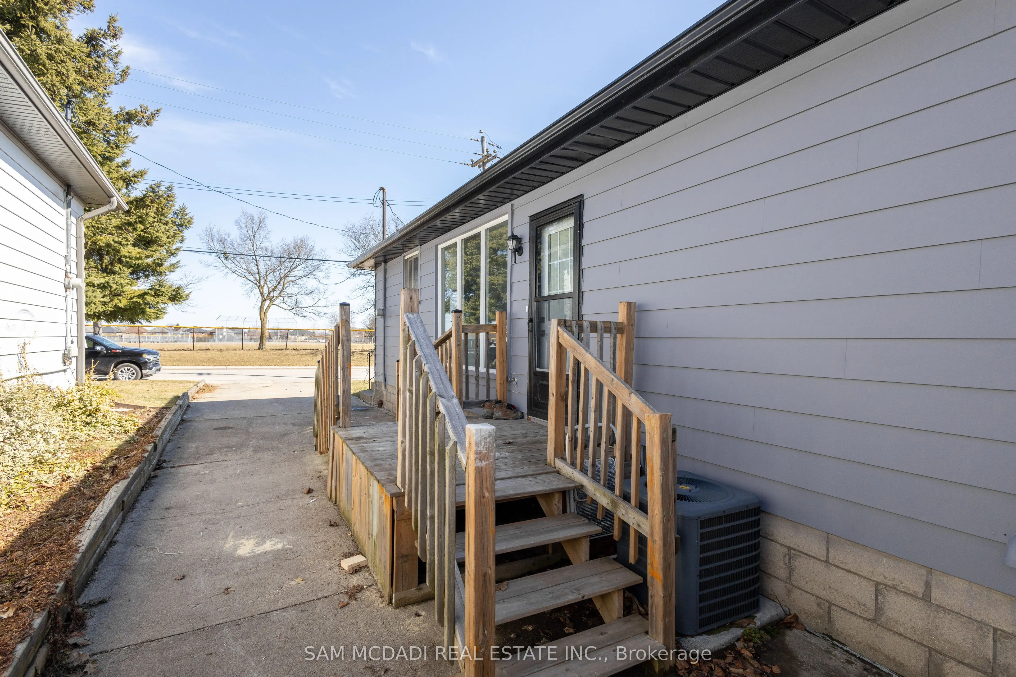 205 BONAVENTURE Drive