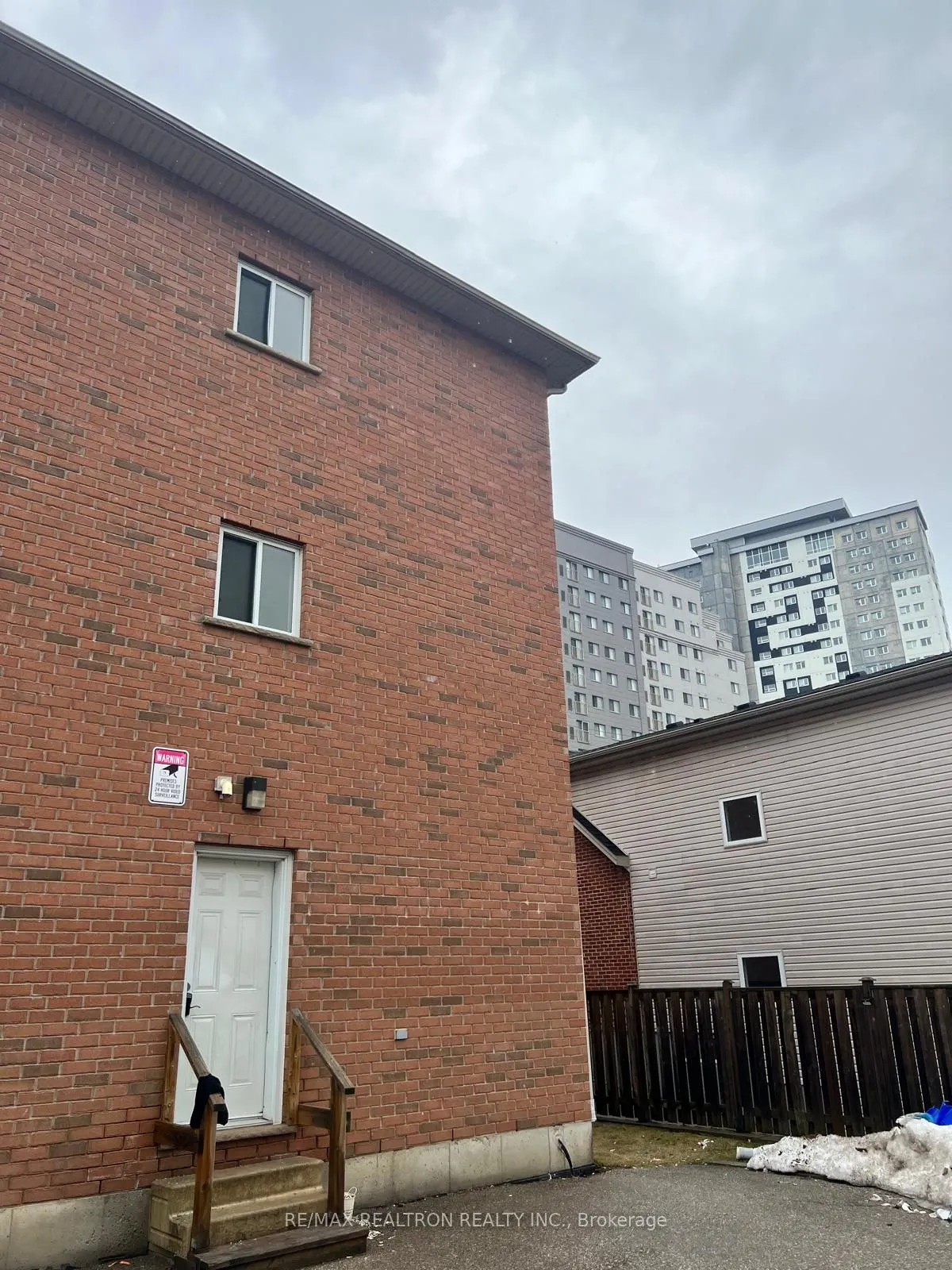 334 King Street N