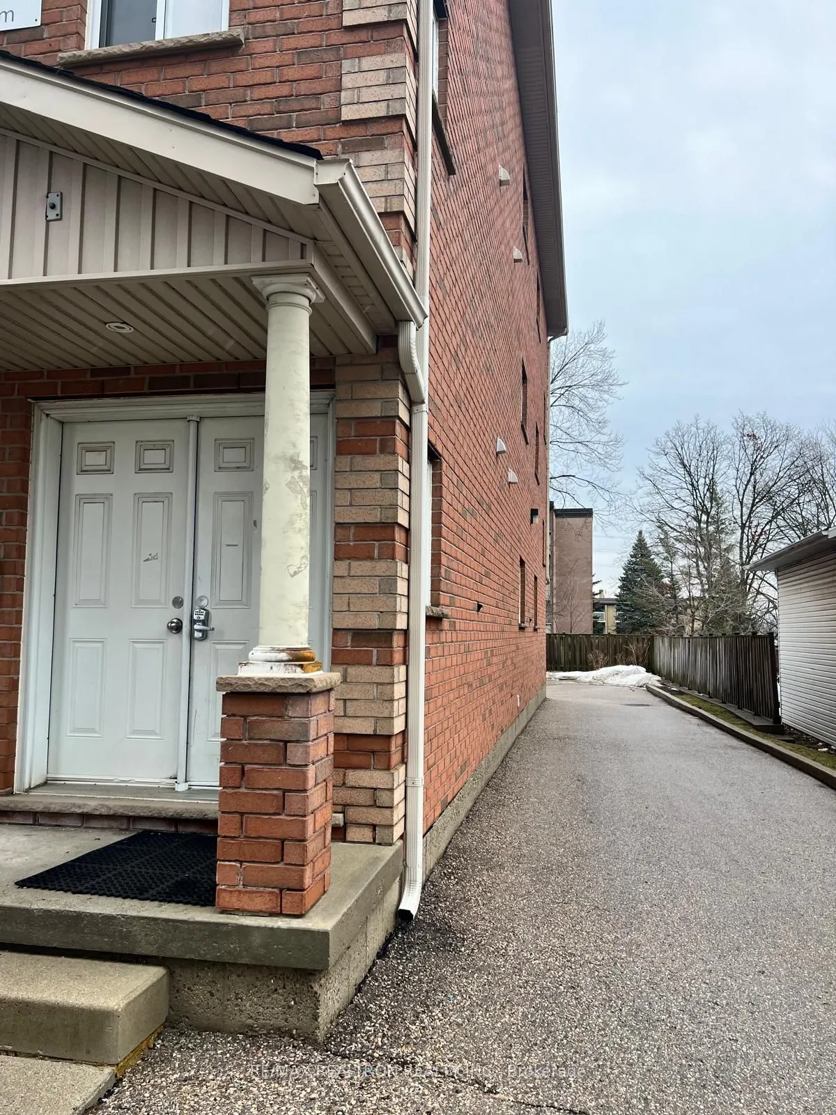 334 King Street N