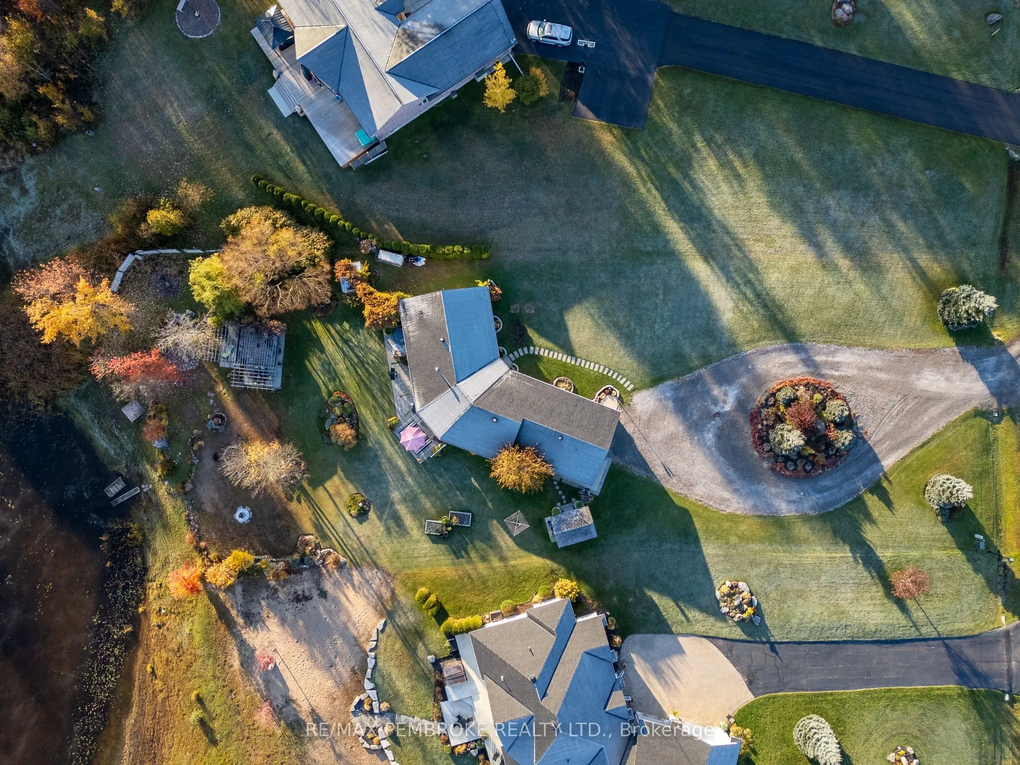 11 FAIRWAY Drive