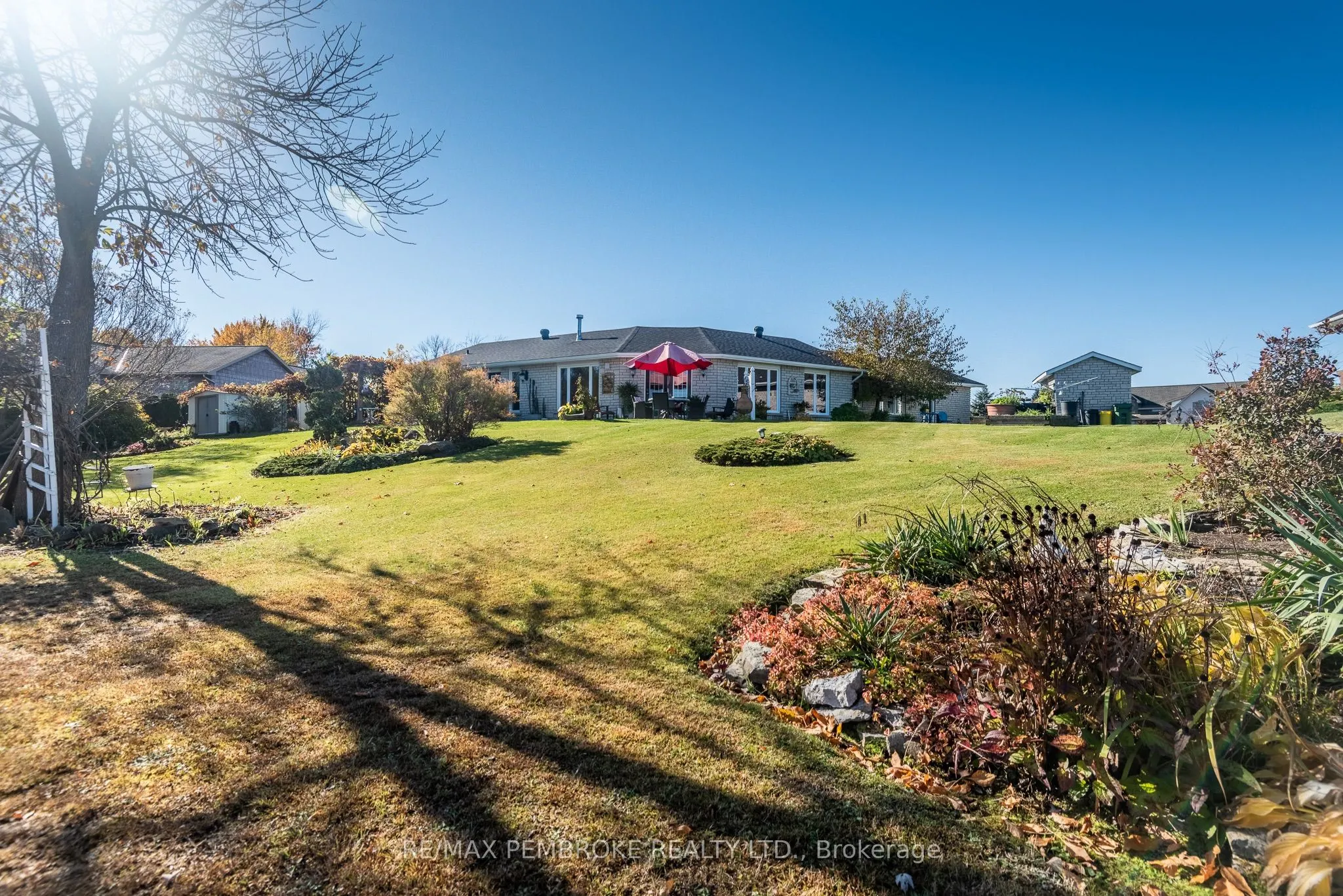 11 FAIRWAY Drive
