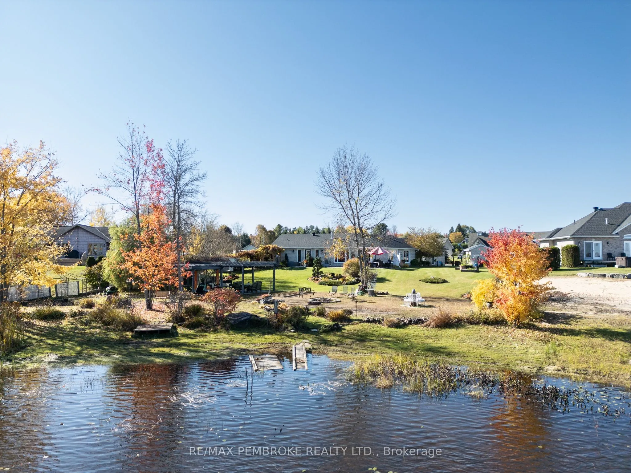 11 FAIRWAY Drive