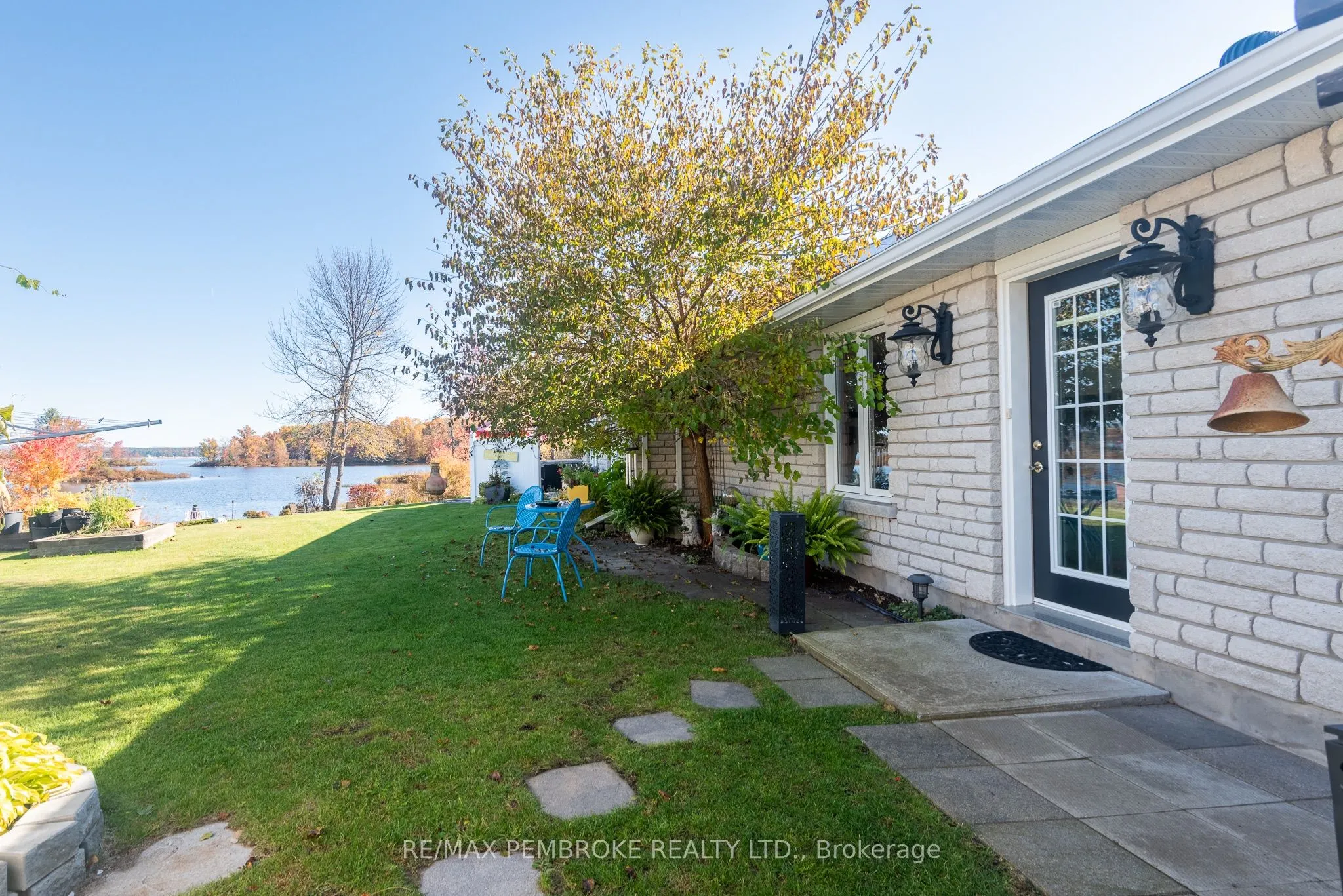 11 FAIRWAY Drive