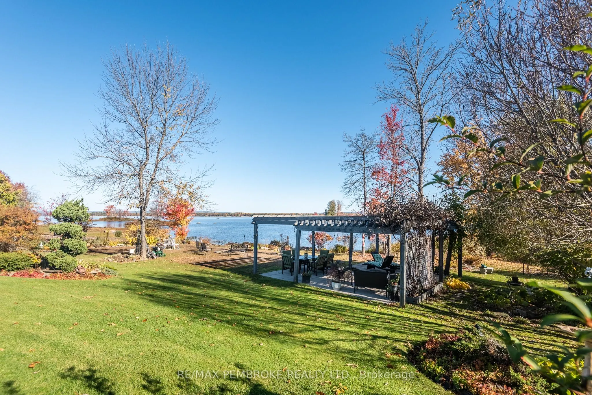11 FAIRWAY Drive
