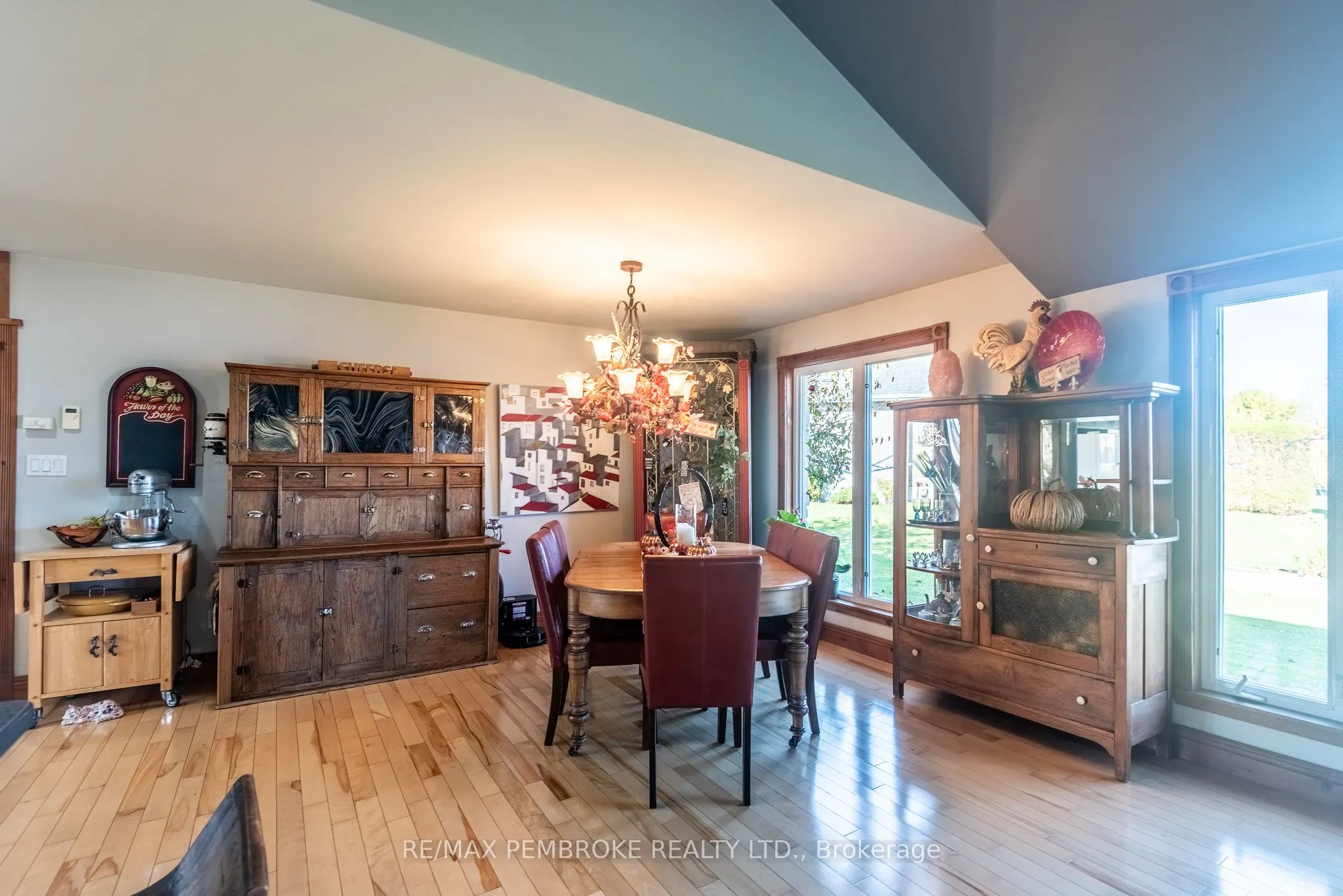 11 FAIRWAY Drive