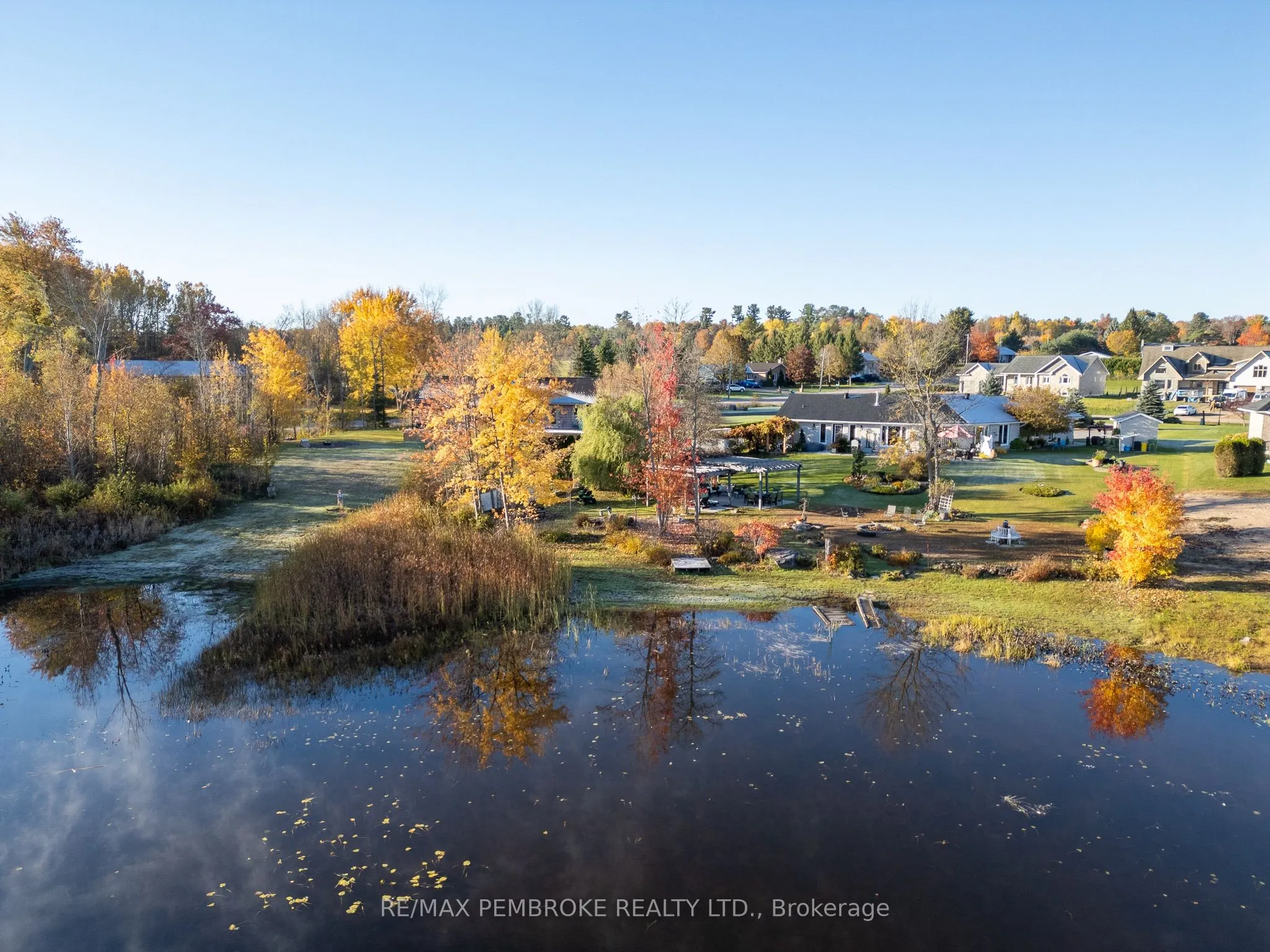 11 FAIRWAY Drive