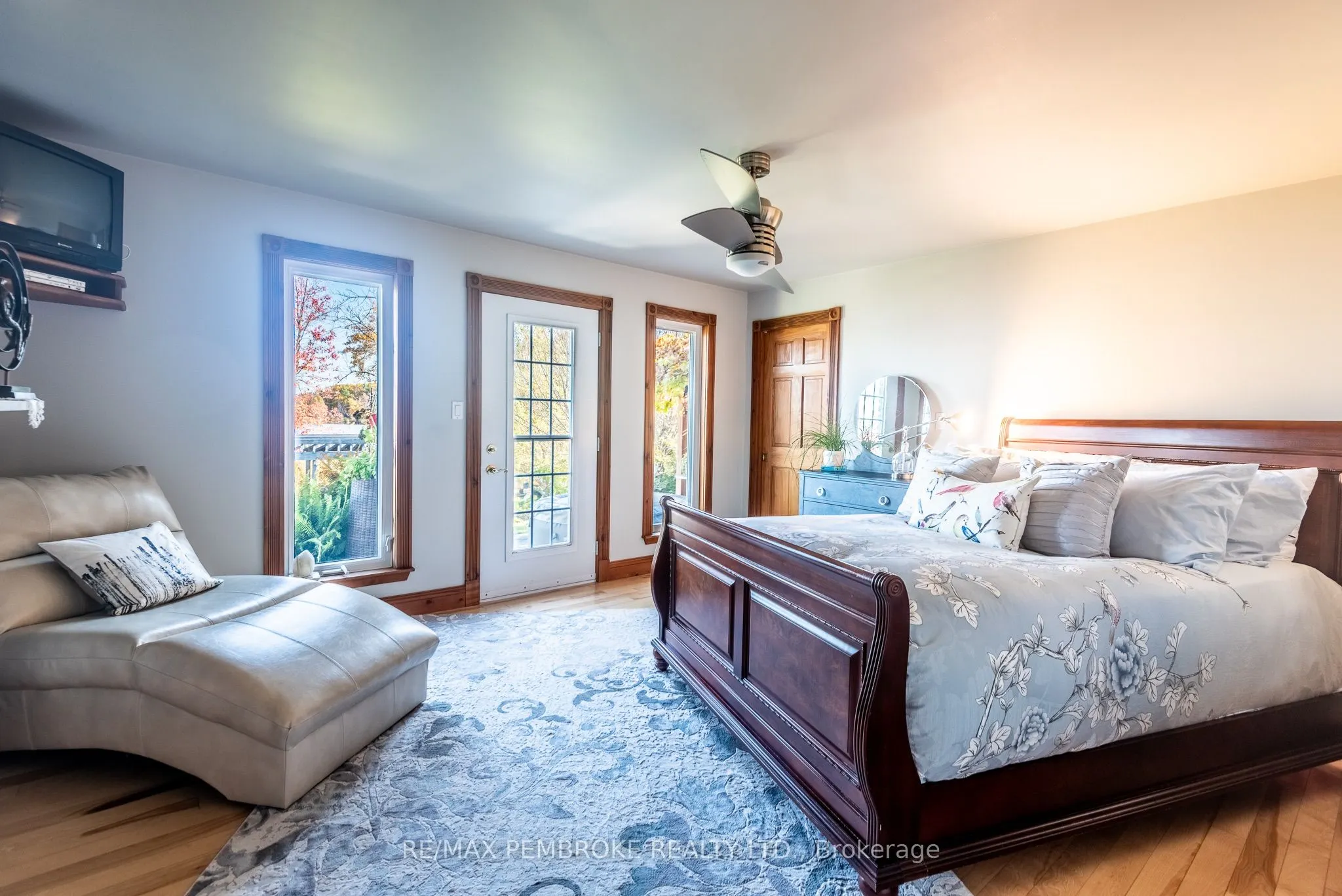 11 FAIRWAY Drive