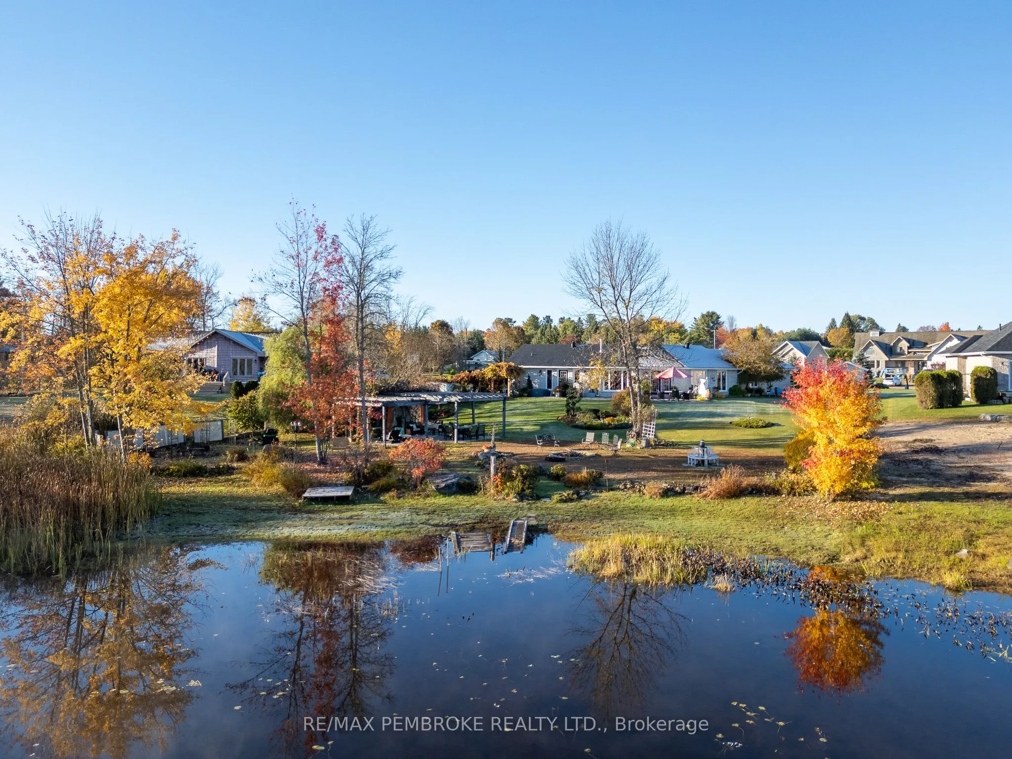 11 FAIRWAY Drive
