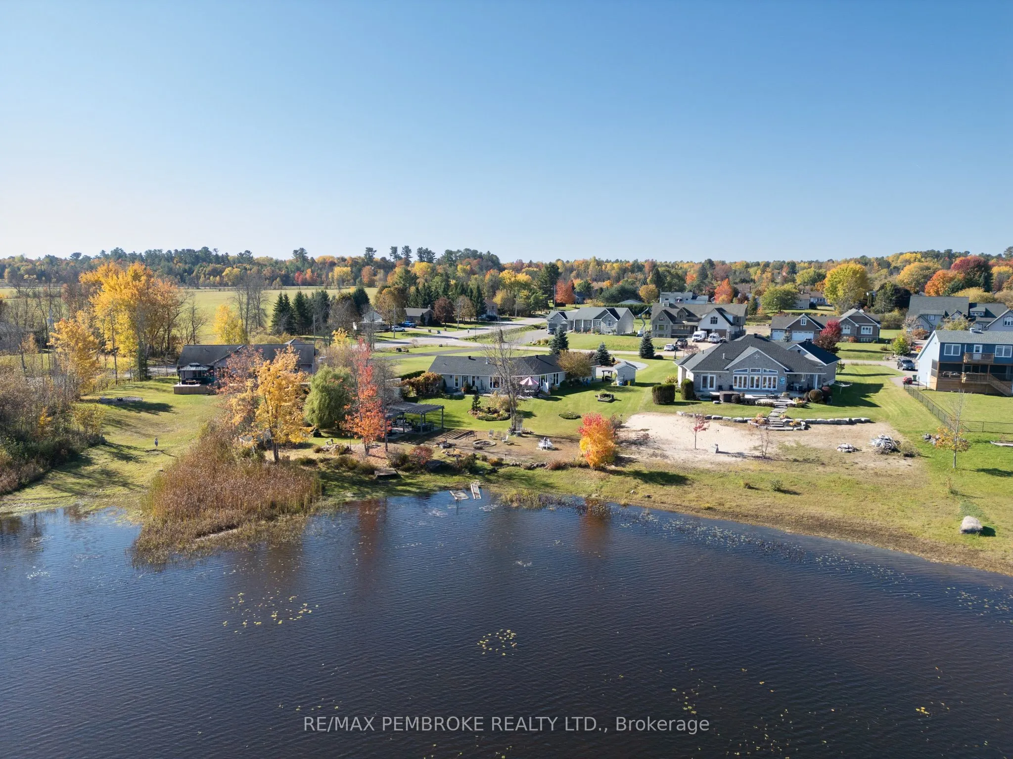 11 FAIRWAY Drive
