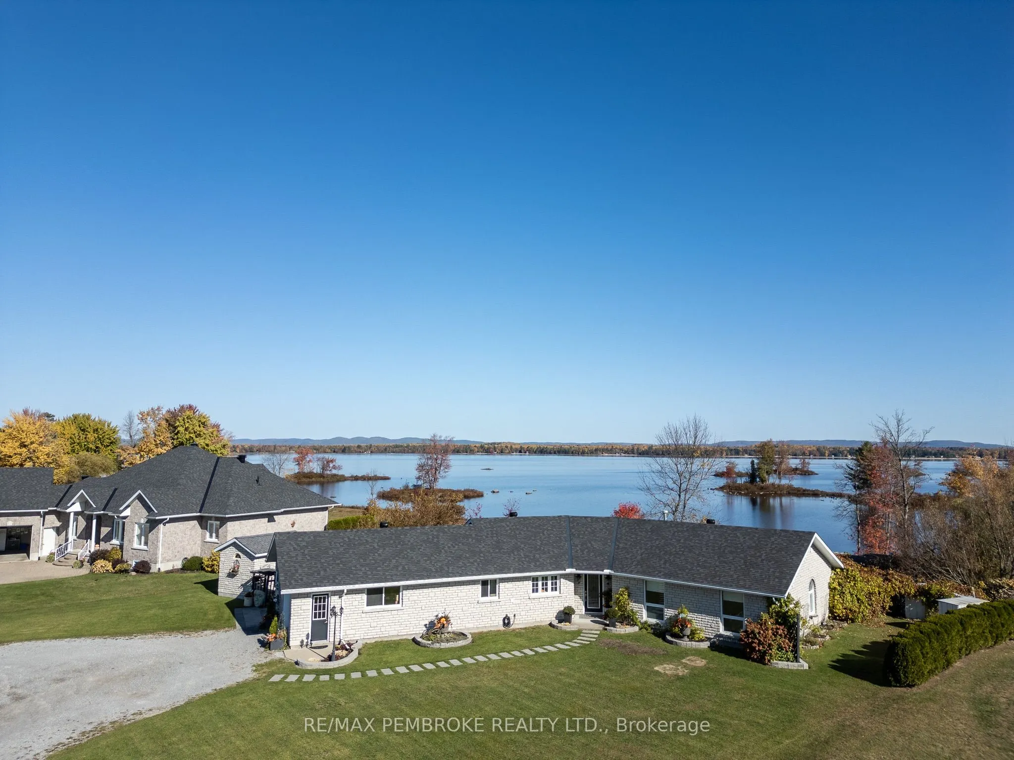11 FAIRWAY Drive