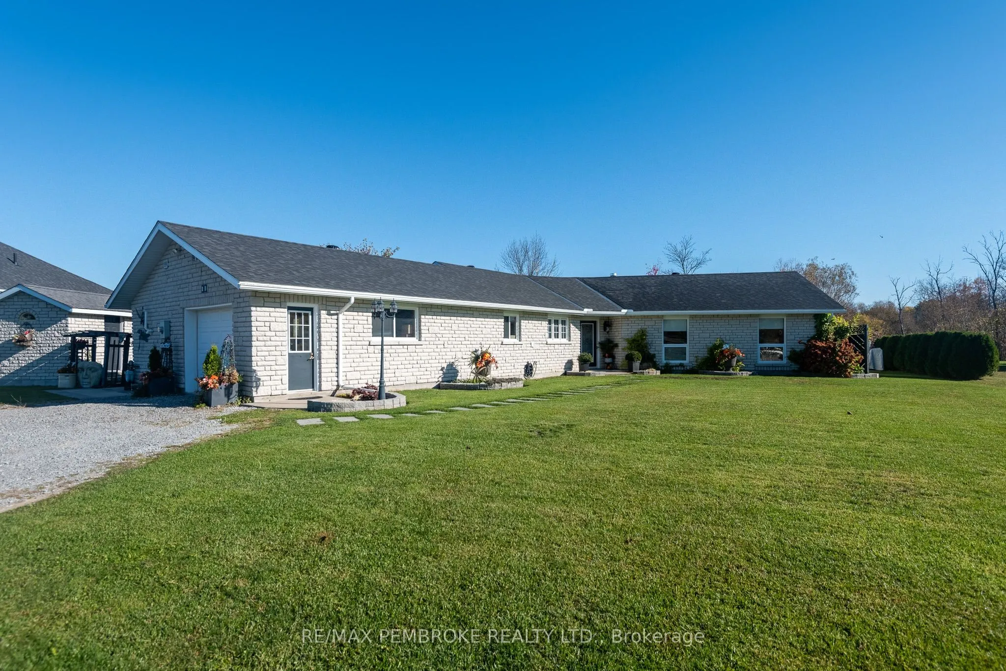 11 FAIRWAY Drive