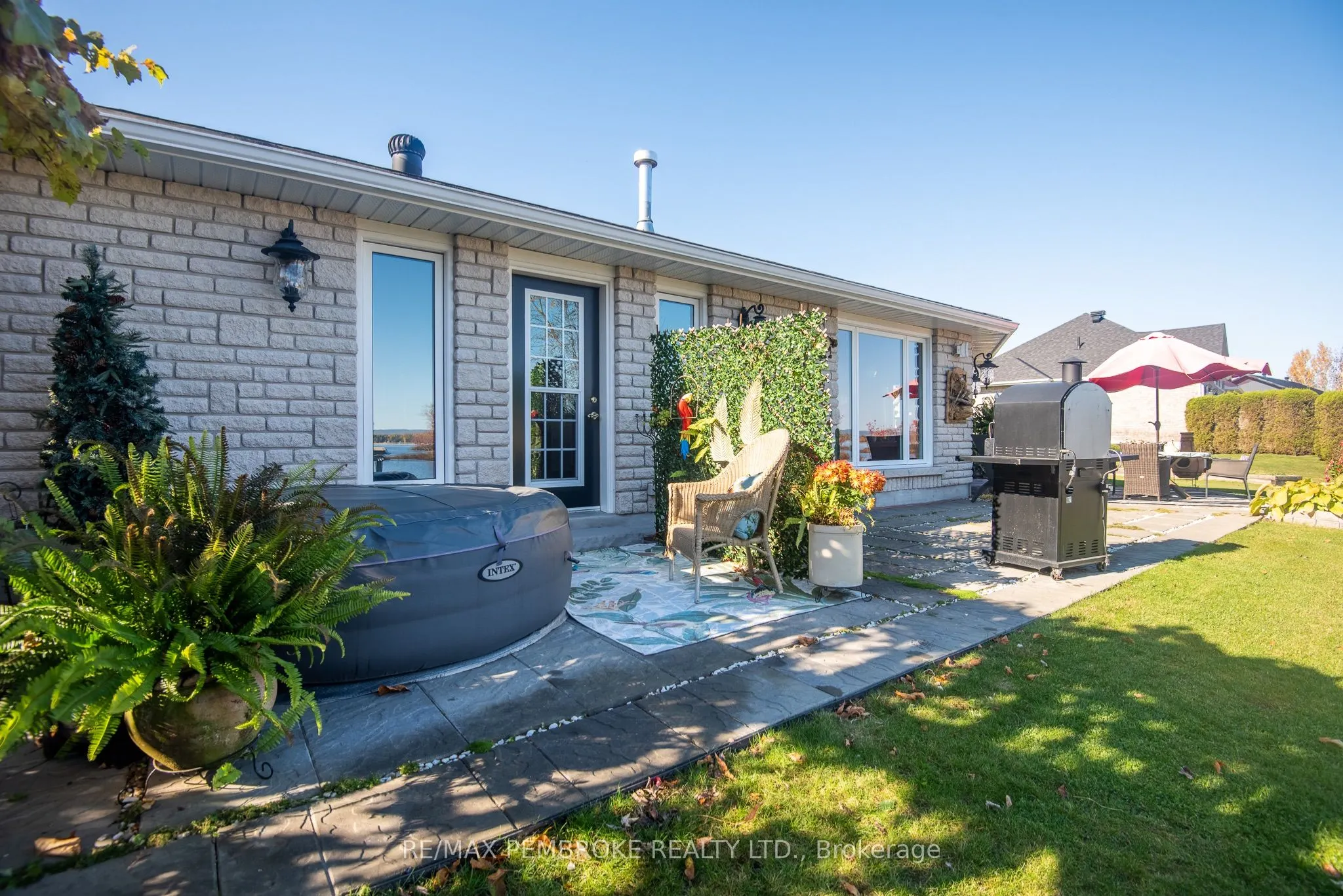 11 FAIRWAY Drive