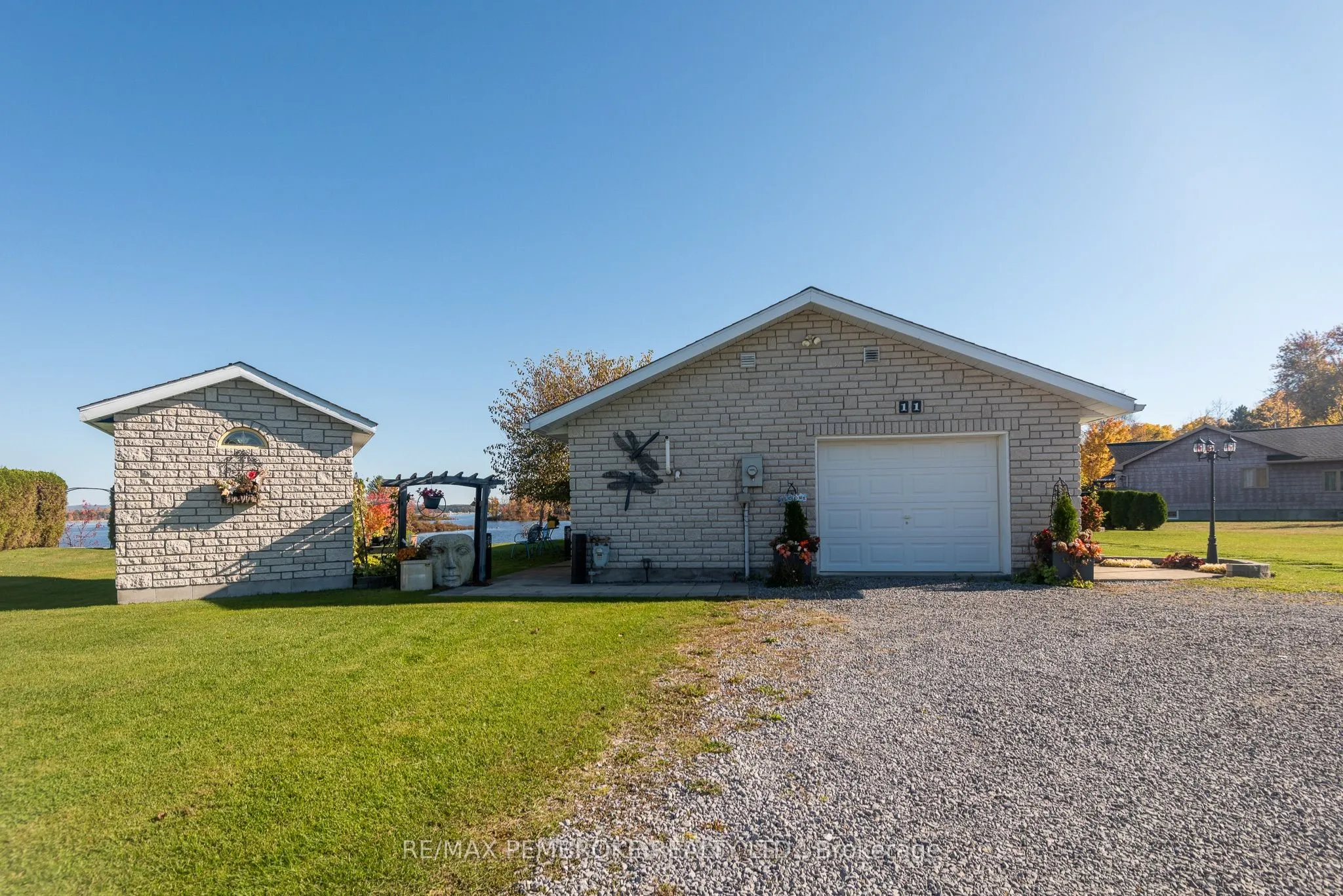 11 FAIRWAY Drive