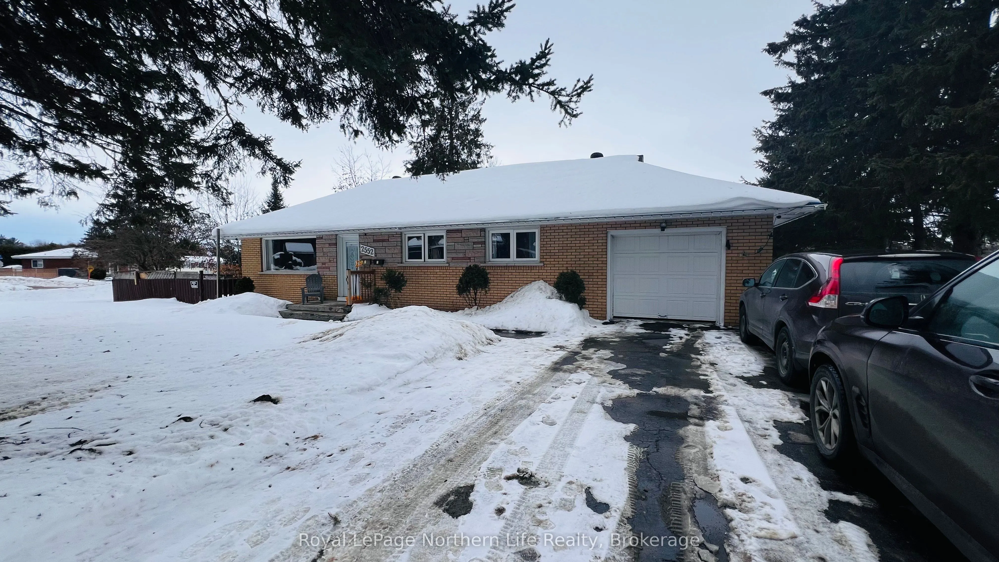 2552 Eastview Crescent