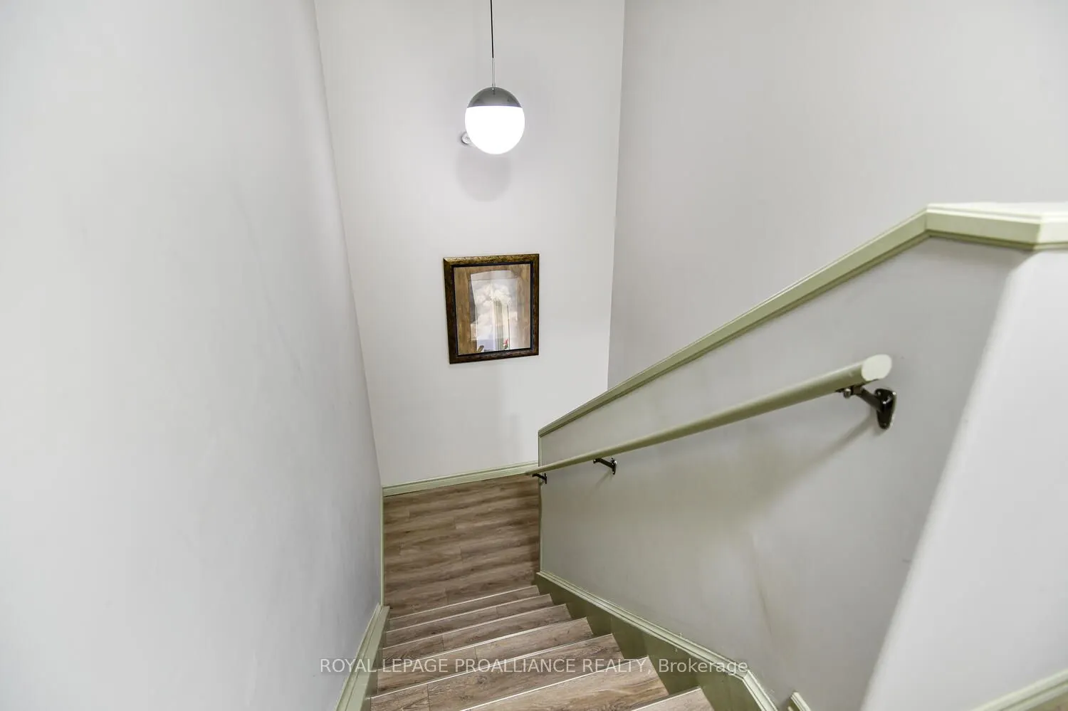 9 Pearl Street E