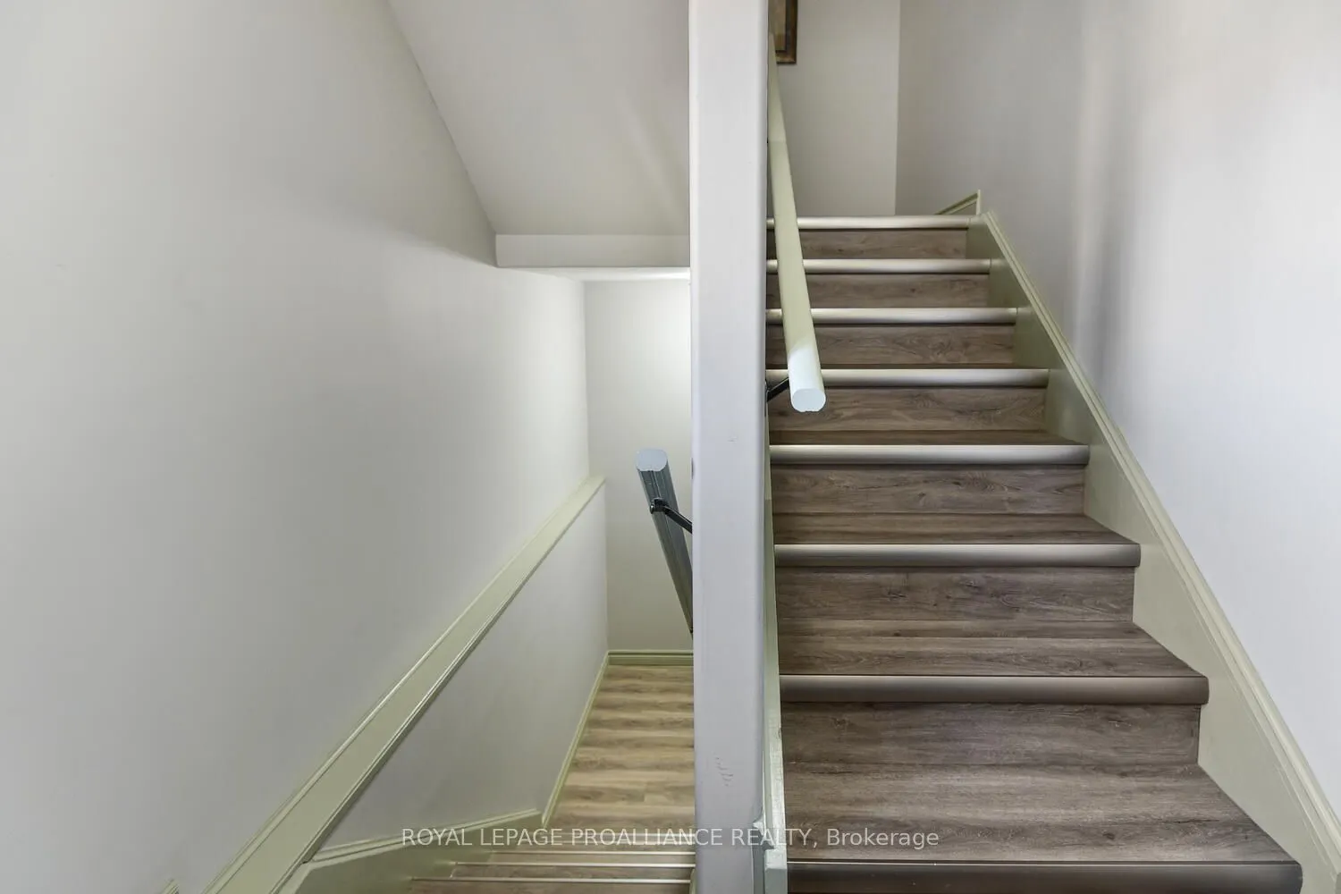 9 Pearl Street E
