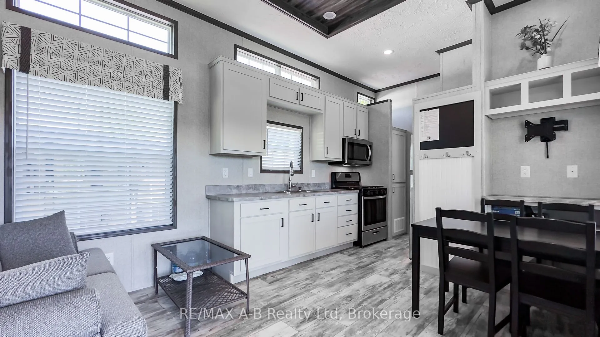 923590 ROAD 92 Street, #652