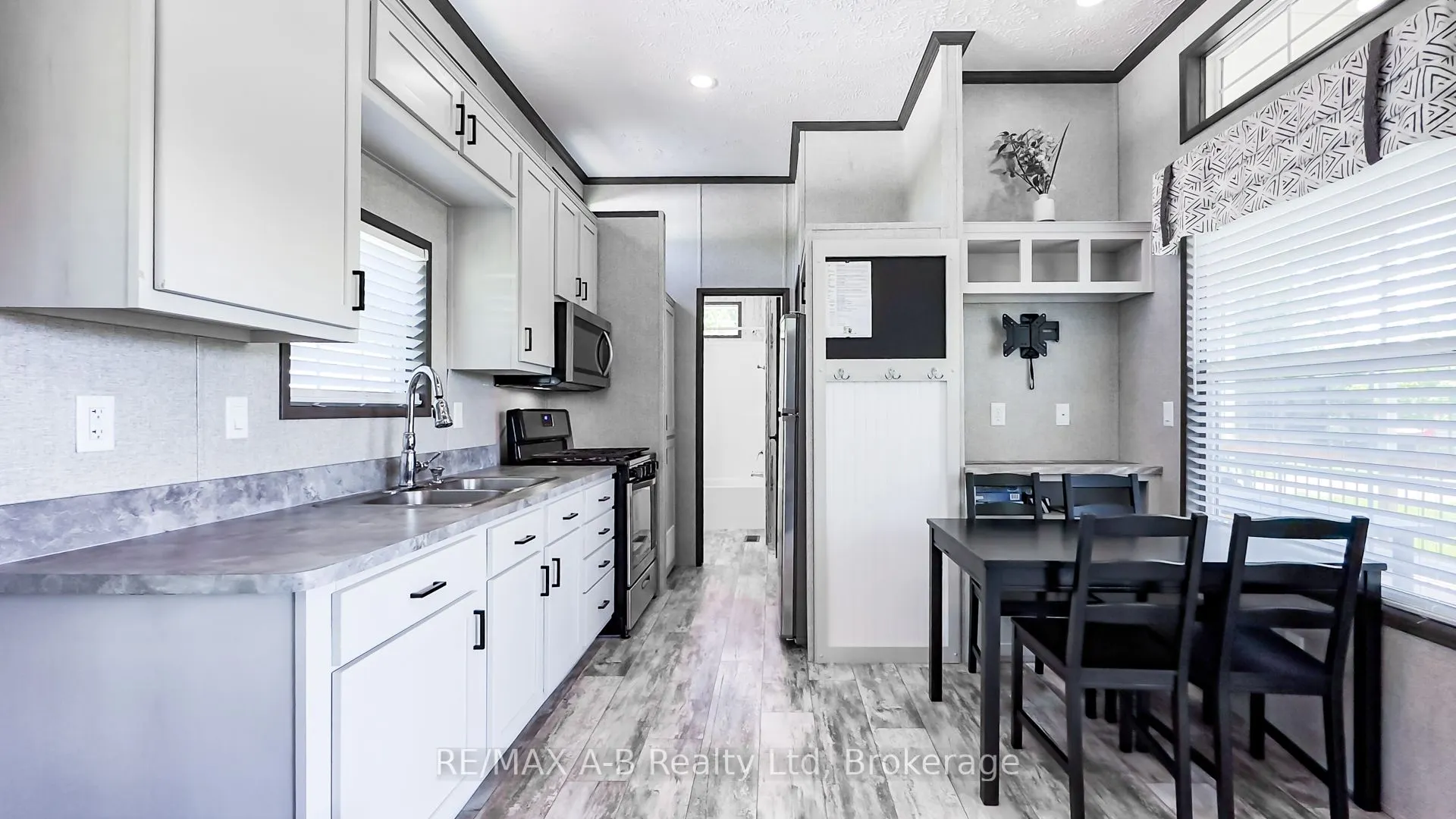 923590 ROAD 92 Street, #652