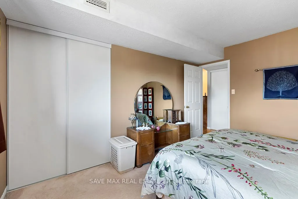 250 Robert Street, #310