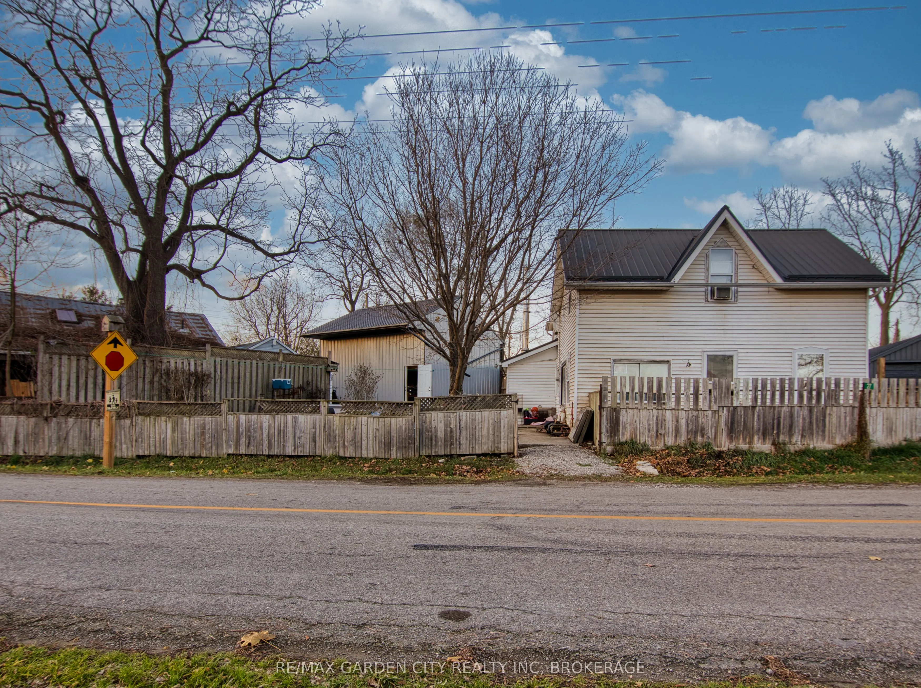 27 Indiana Road W