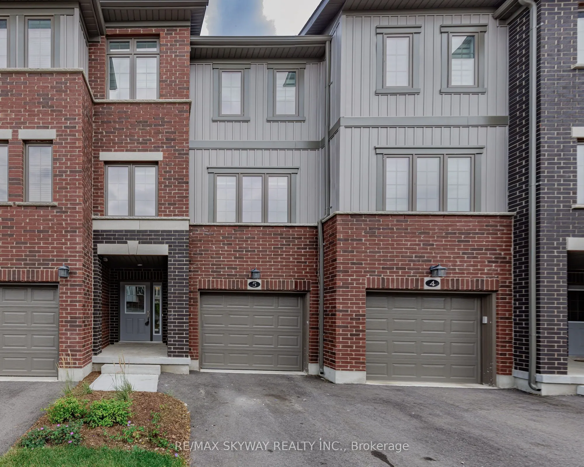 311 Woolwich Street, #5