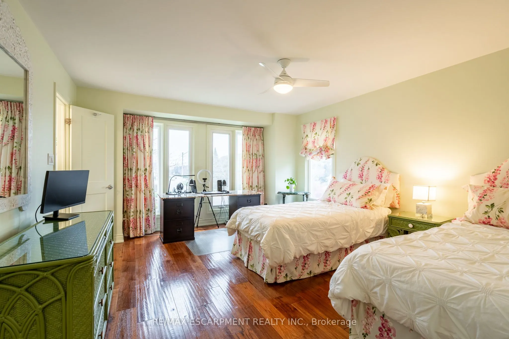 91 Edgewater Drive