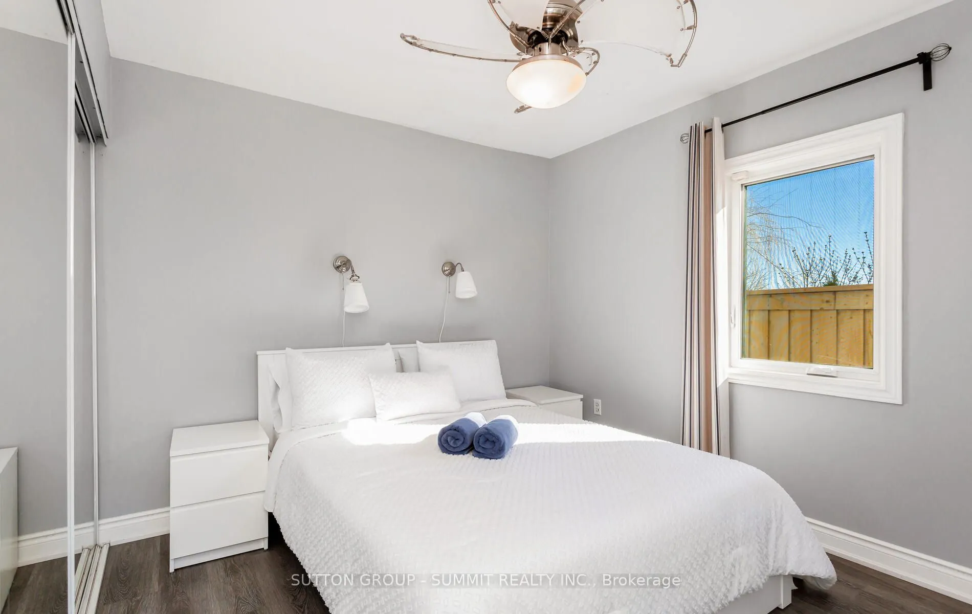 18 1/2 Lakeshore Drive