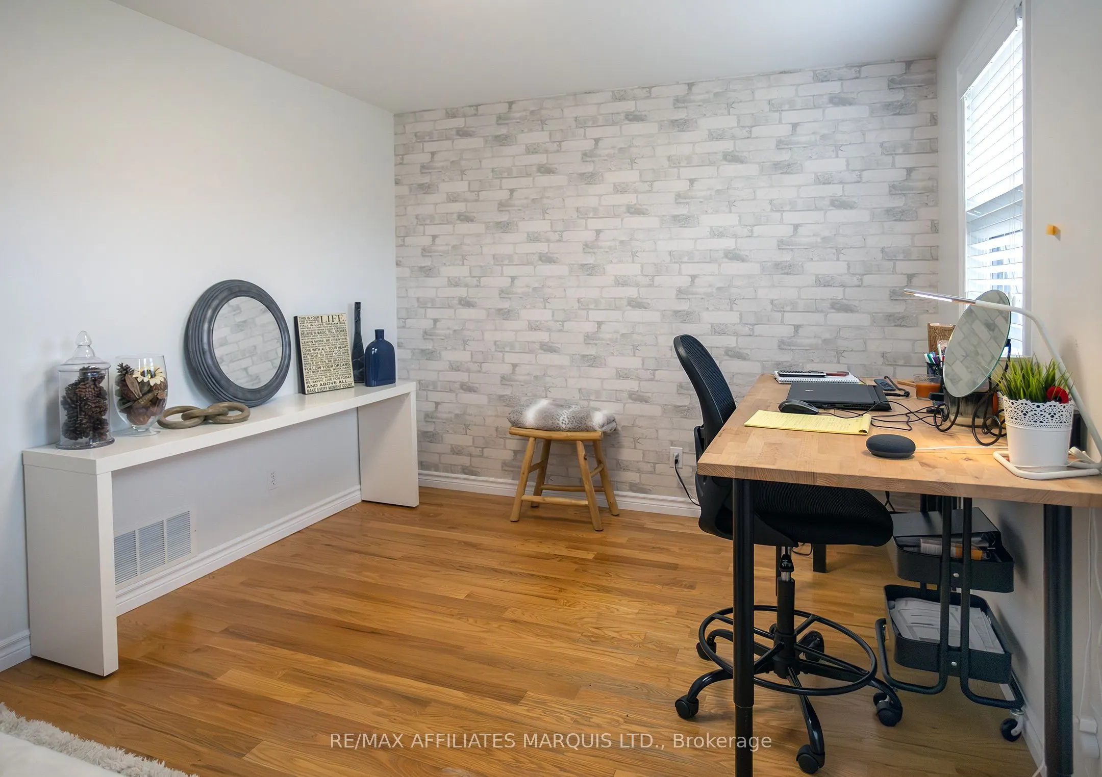 12118 Lakeshore Drive