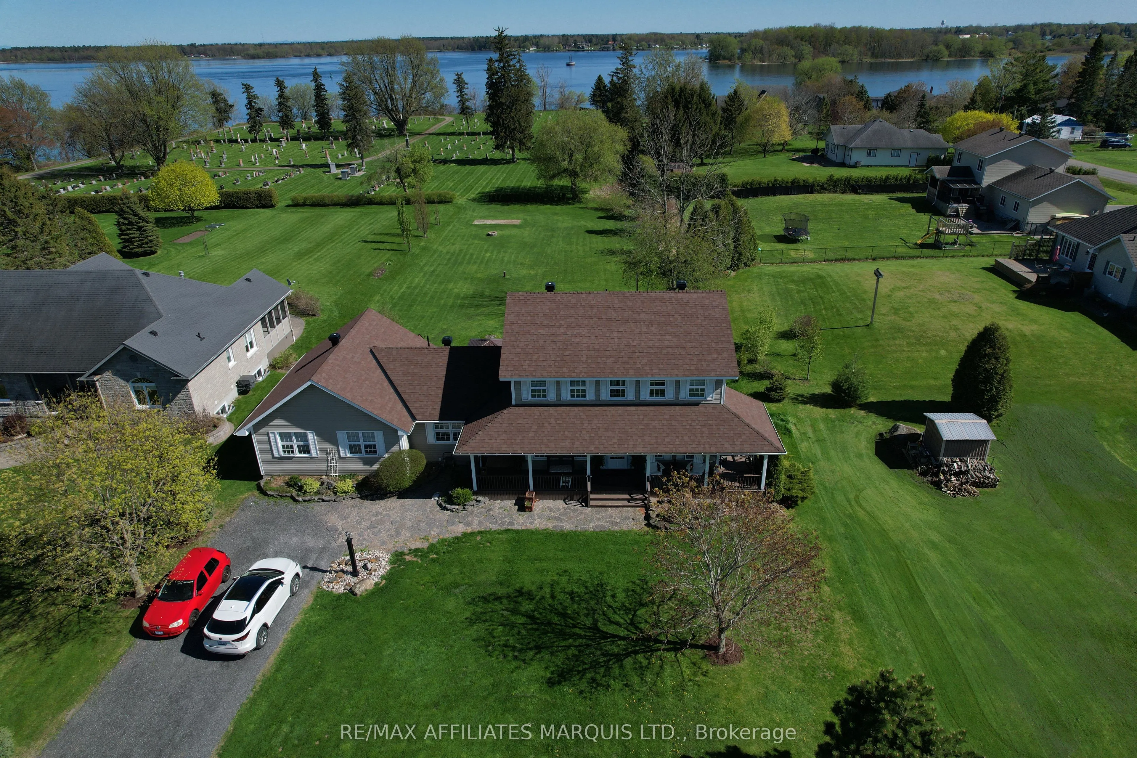 12118 Lakeshore Drive