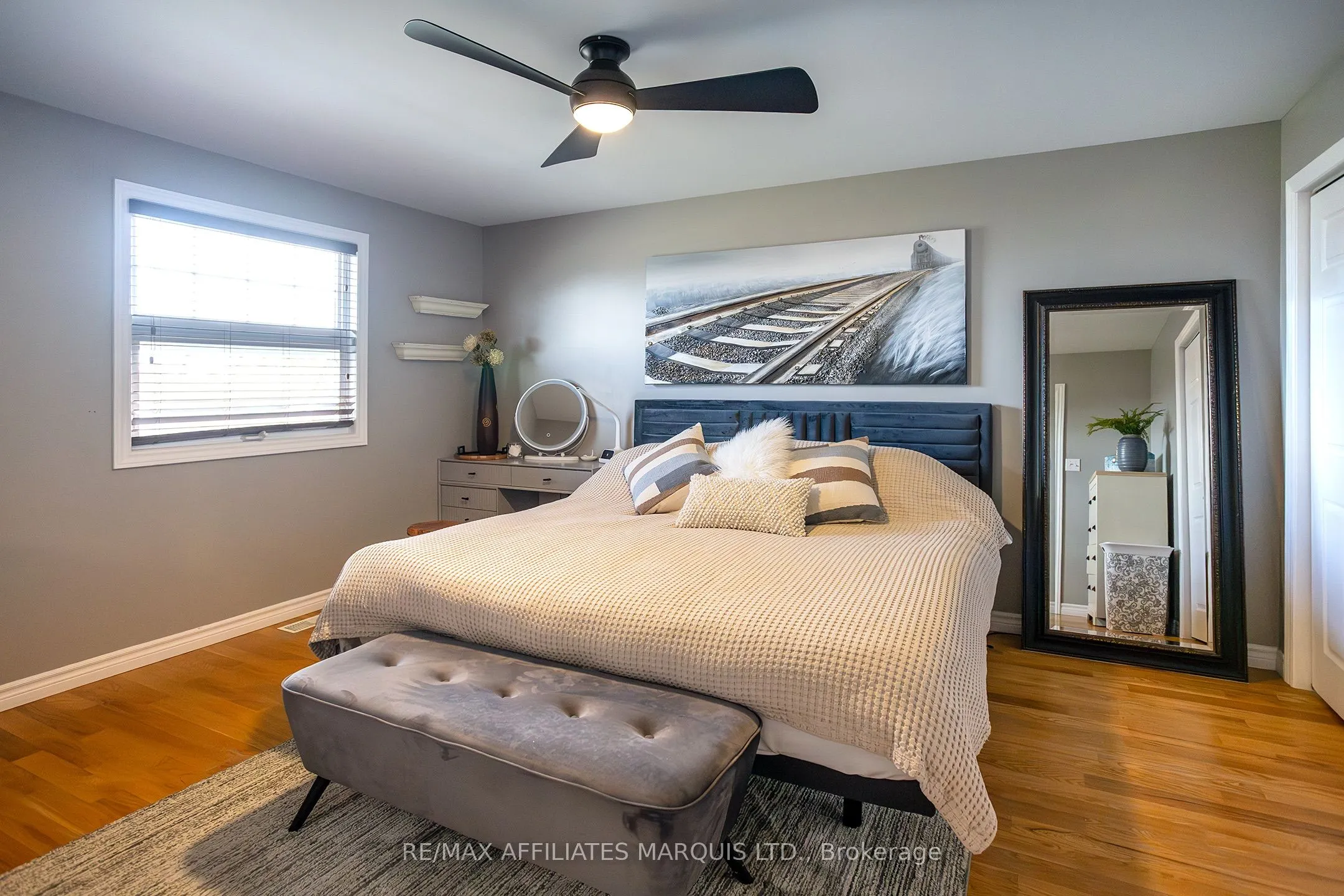 12118 Lakeshore Drive
