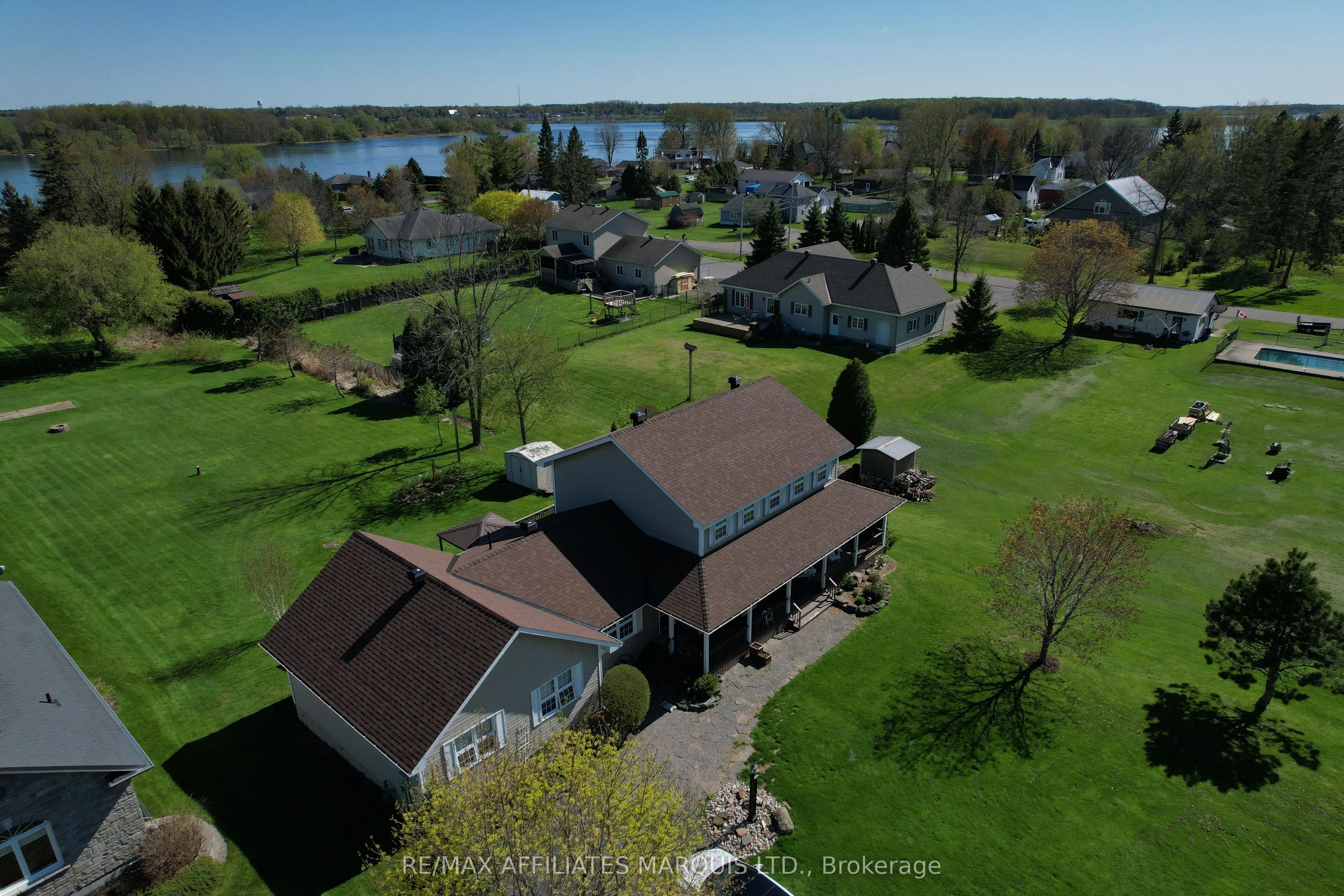 12118 Lakeshore Drive