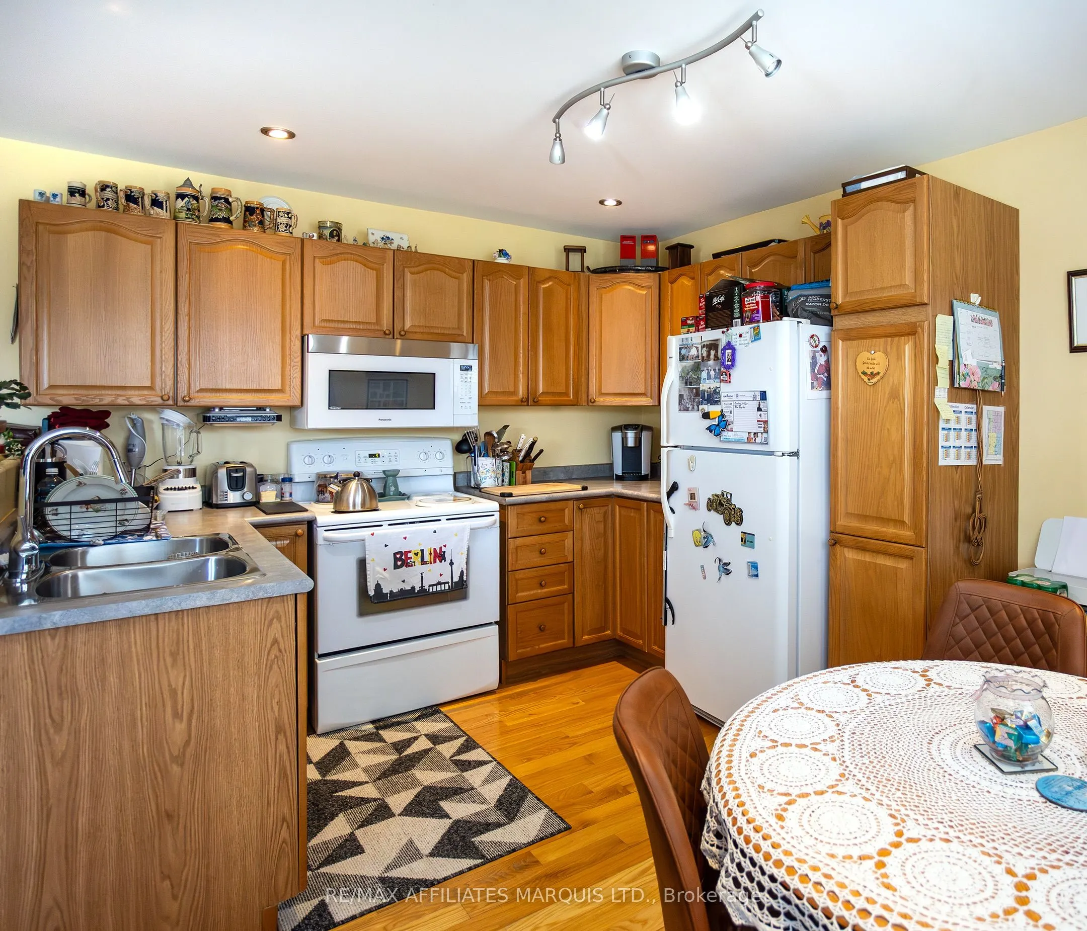12118 Lakeshore Drive