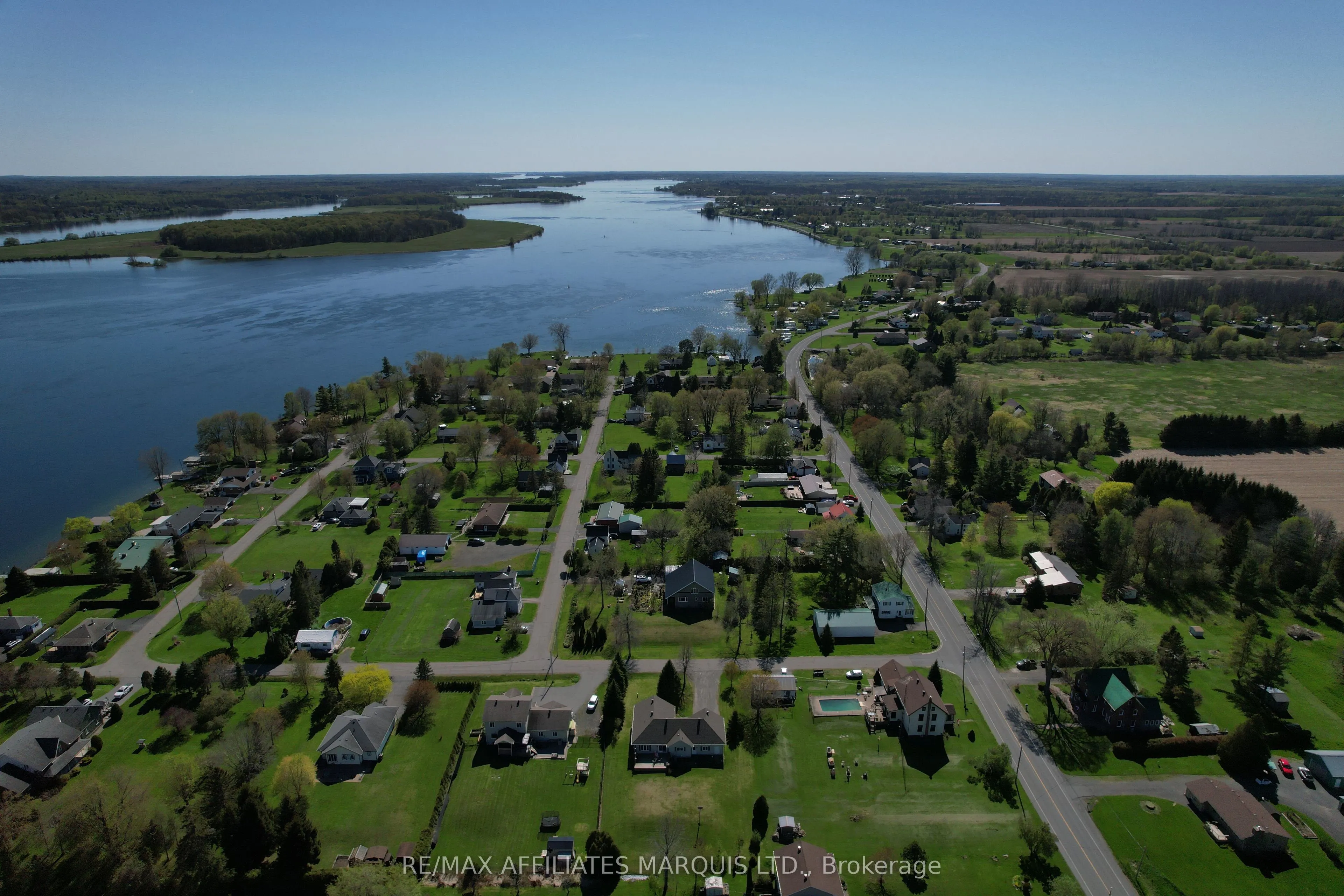 12118 Lakeshore Drive
