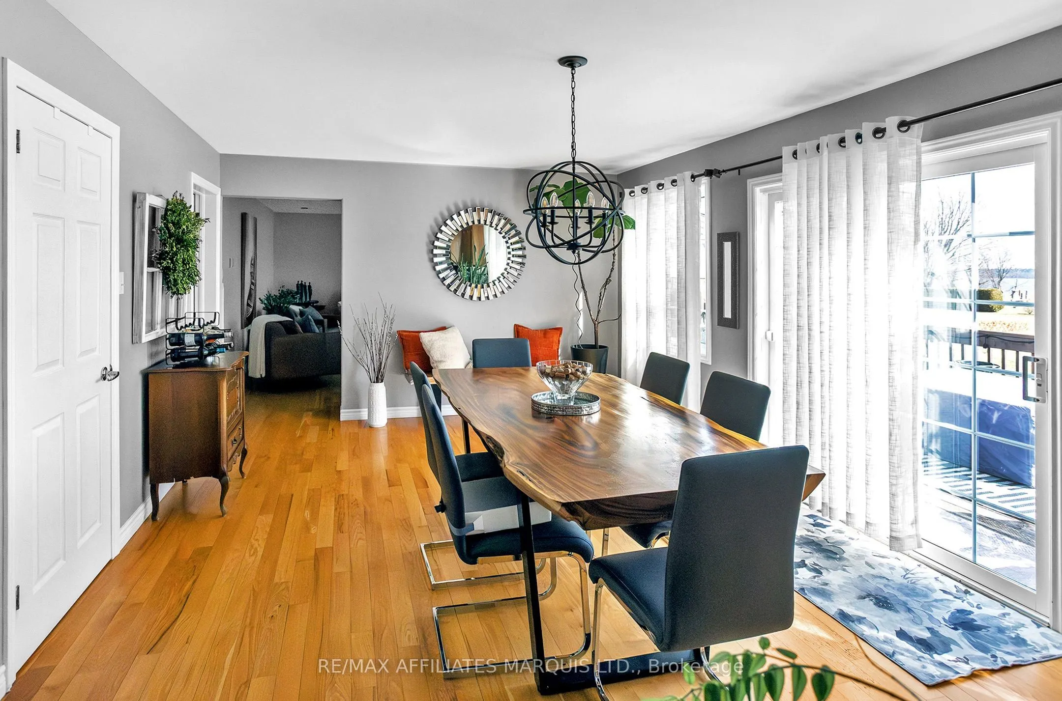 12118 Lakeshore Drive