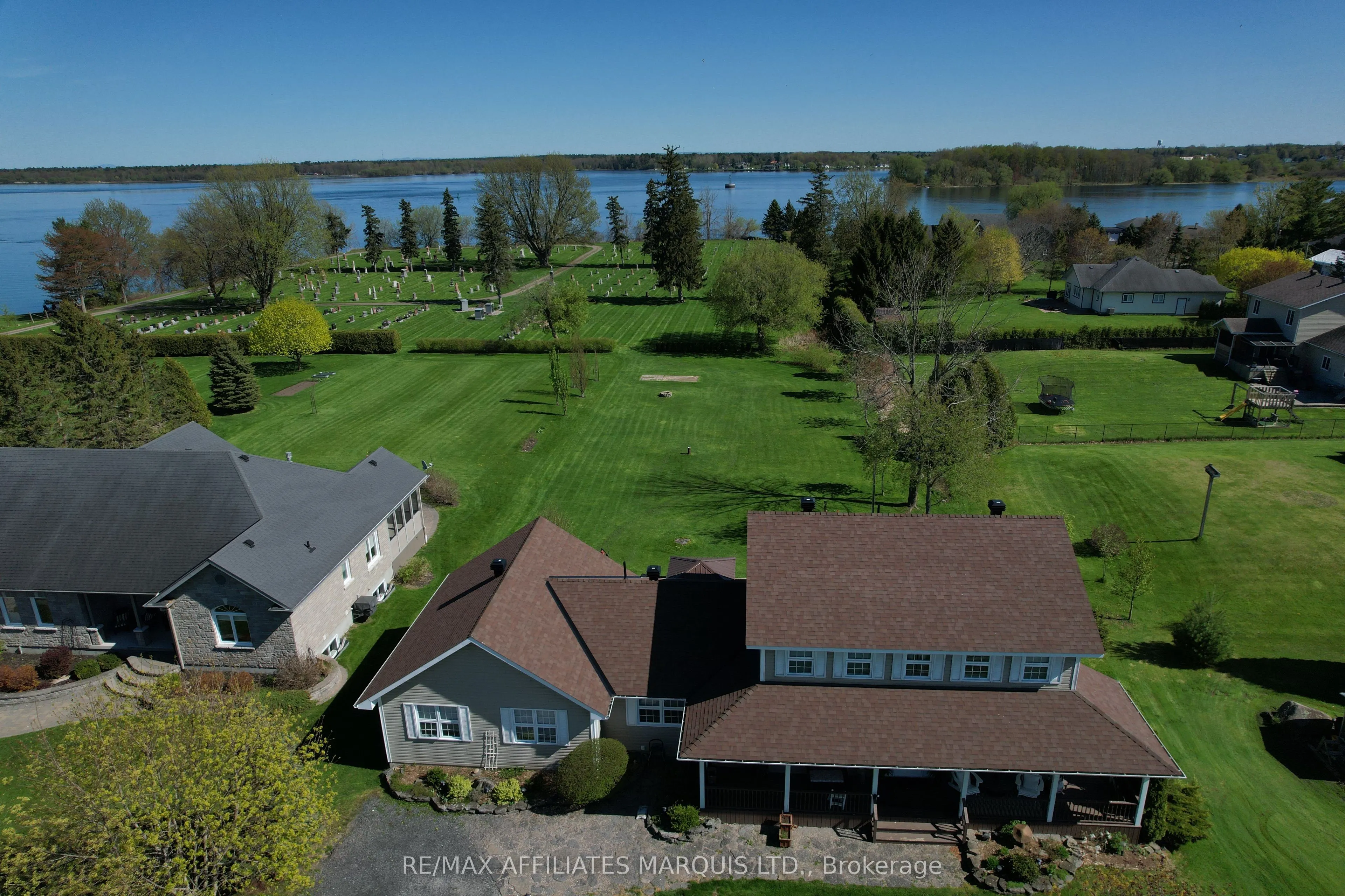 12118 Lakeshore Drive